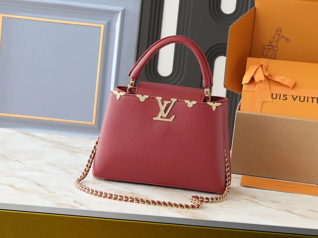 💰440💰Guangzhou goods Upgraded from the original M24583 M24584 M24585 Gold and diamond corolla This Capucines Flower Crown handbag is made of full-grain Taurillon leather and is embellished with Monogram flowers. Each flower is shaped by exquisite crystal diamonds. The LV logo and flowers echo each other, giving this soft handbag a jewel-like luster. Use the detachable shoulder strap cleverly to switch between shoulder and crossbody. Dimensions: 31.5 x 20.0 x 11.0 cm