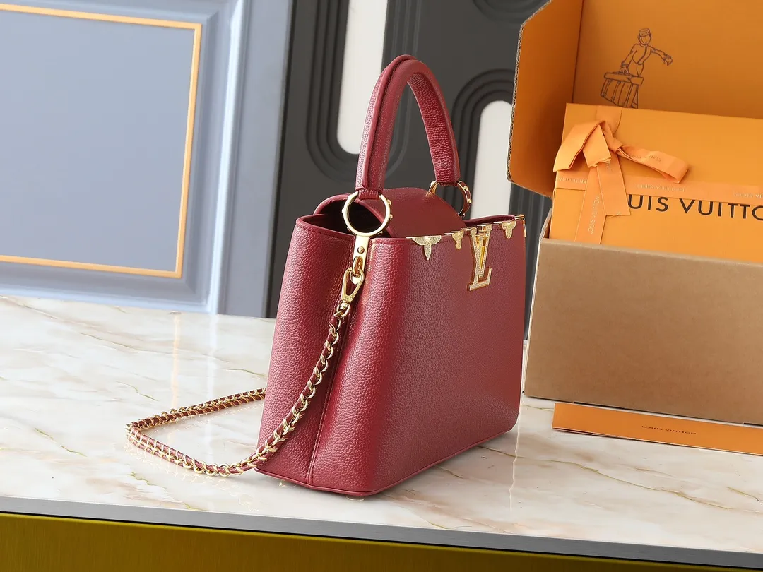 💰440💰Guangzhou goods Upgraded from the original M24583 M24584 M24585 Gold and diamond corolla This Capucines Flower Crown handbag is made of full-grain Taurillon leather and is embellished with Monogram flowers. Each flower is shaped by exquisite crystal diamonds. The LV logo and flowers echo each other, giving this soft handbag a jewel-like luster. Use the detachable shoulder strap cleverly to switch between shoulder and crossbody. Dimensions: 31.5 x 20.0 x 11.0 cm