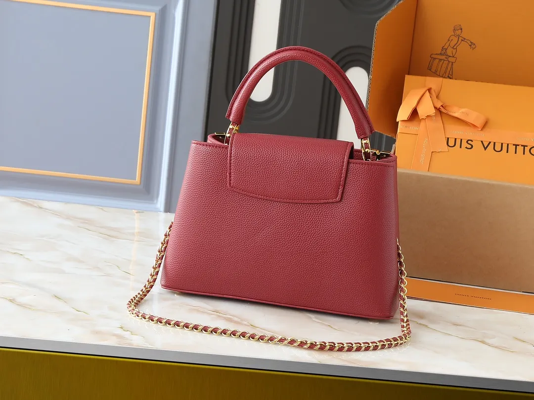 💰440💰Guangzhou goods Upgraded from the original M24583 M24584 M24585 Gold and diamond corolla This Capucines Flower Crown handbag is made of full-grain Taurillon leather and is embellished with Monogram flowers. Each flower is shaped by exquisite crystal diamonds. The LV logo and flowers echo each other, giving this soft handbag a jewel-like luster. Use the detachable shoulder strap cleverly to switch between shoulder and crossbody. Dimensions: 31.5 x 20.0 x 11.0 cm