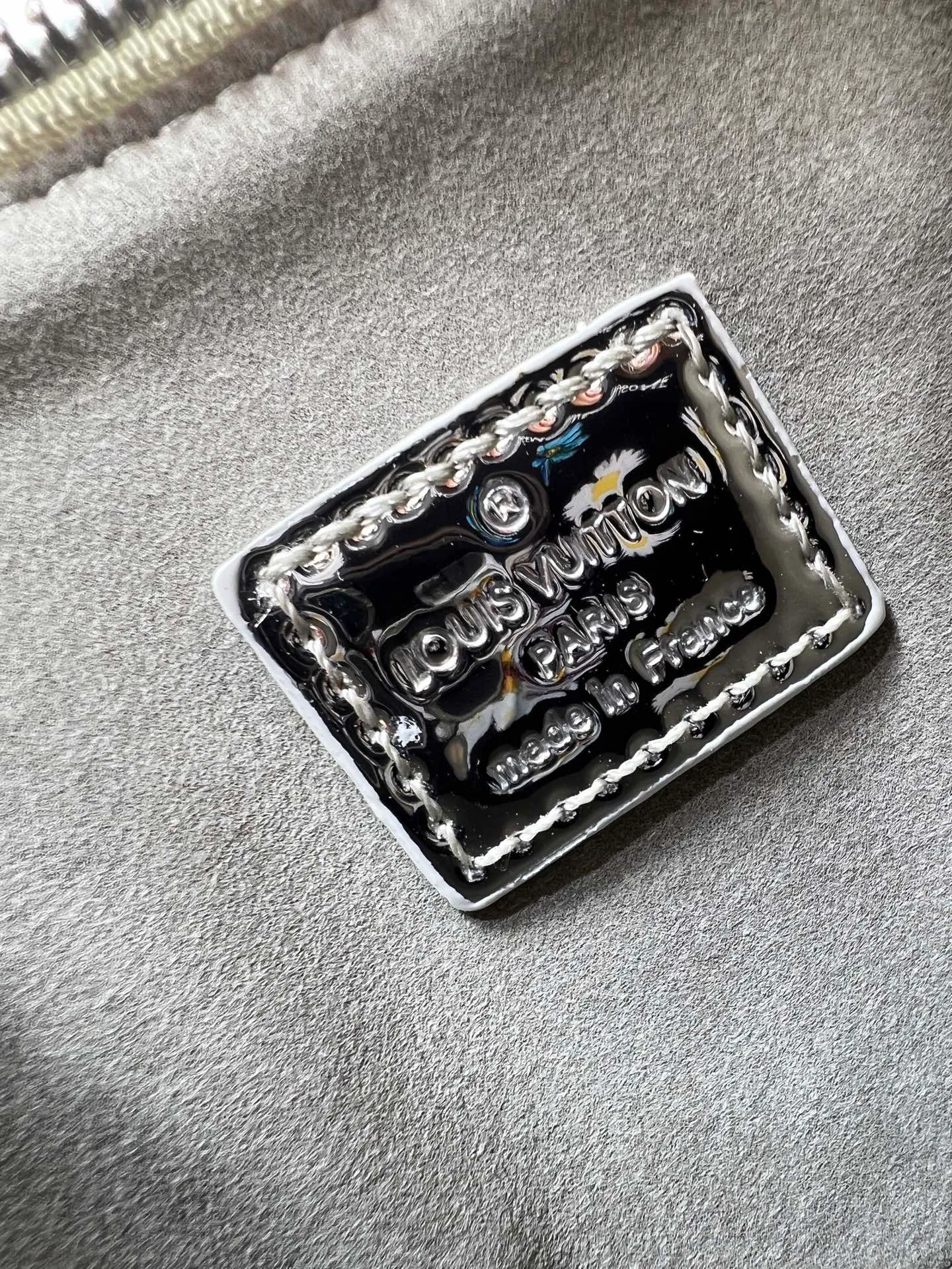 Batch 260💰M11835 M53152 82717 90611 The Alma mini handbag of the LVSki series draws inspiration from the Louis Vuitton archive hard box, rendering a new Monogram Miroir effect on the Monogram embossed coated canvas, highlighting the concept of retro futurism. Spacious interior patch pockets ensure organized storage. Size: 18x12x8cm