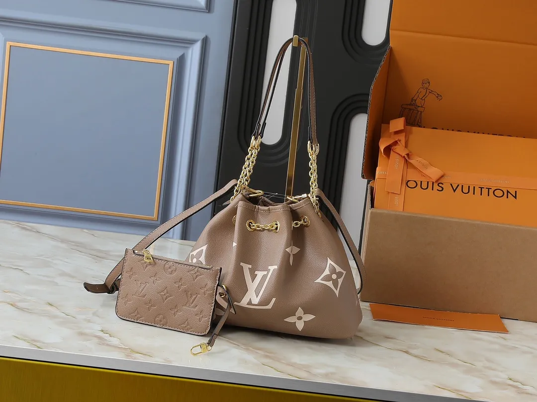 💰260💰Upgraded original version ✨M11283 M25453 M47209 M46545 M46492 This Summer Bundle handbag is from the Dégradé series. The new drawstring design adds a summer atmosphere. The Monogram Empreinte embossed leather bag features a gradient tone to brighten any seasonal look. The double handles and detachable cross-body strap provide a variety of stylish carrying options, making it a great companion for travel day and night. Detailed features: 28 x 20 x 11.5 (Length x Height x Width)