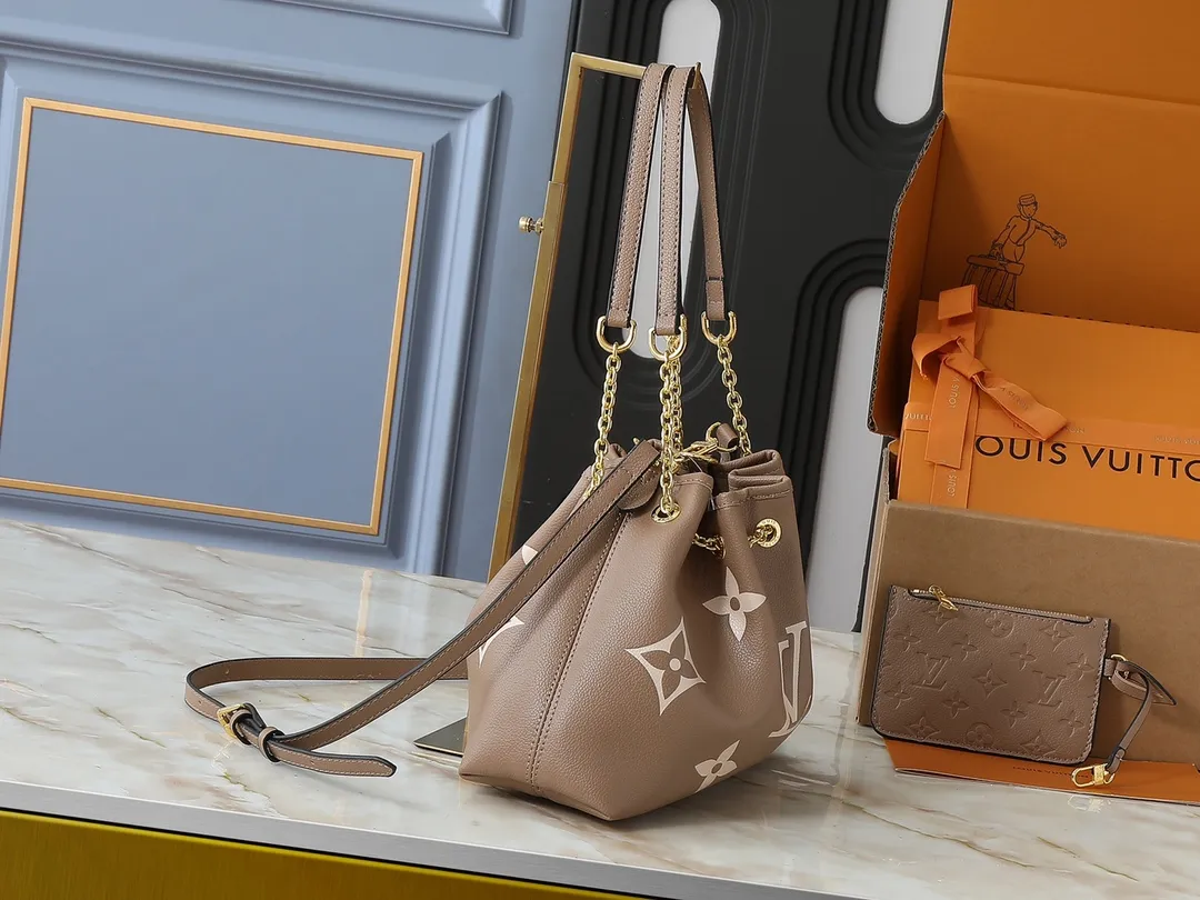 💰260💰Upgraded original version ✨M11283 M25453 M47209 M46545 M46492 This Summer Bundle handbag is from the Dégradé series. The new drawstring design adds a summer atmosphere. The Monogram Empreinte embossed leather bag features a gradient tone to brighten any seasonal look. The double handles and detachable cross-body strap provide a variety of stylish carrying options, making it a great companion for travel day and night. Detailed features: 28 x 20 x 11.5 (Length x Height x Width)