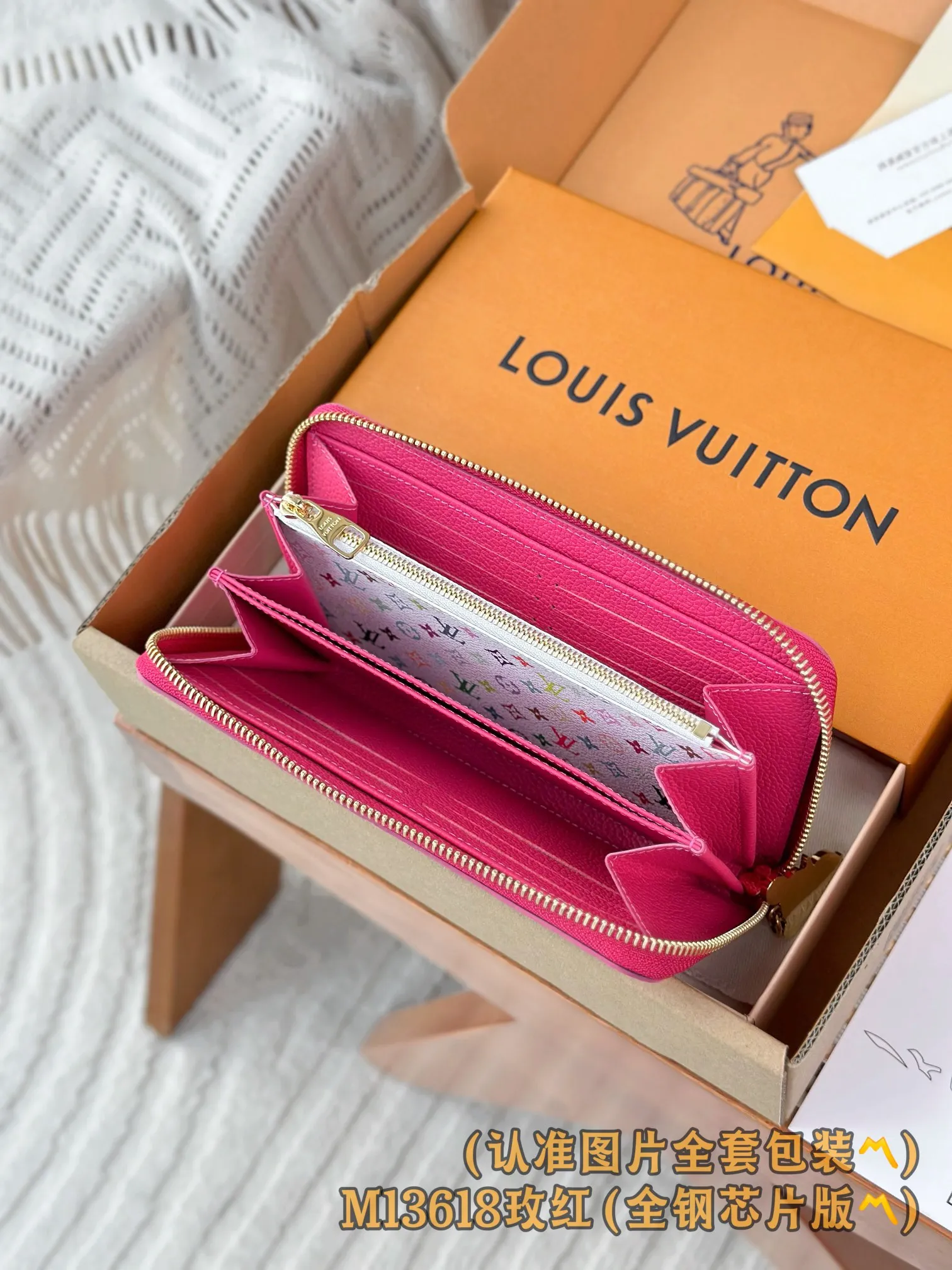 💰900 [Authentic Grade] [Special Grade MB High Elastic Fabric] M13618 Rose Red 〽️A Grade All Steel〽️) Personalized customized version! Transcoding chip, ZIPPY zipper wallet Louis Vuitton's classic Monogram pattern emerges on the soft and delicate Monogram Empreinte leather, making the brand's iconic Zippy wallet even more eye-catching. Full zipper design with elegant interior, compact and functional. Can also be used as a clutch. 19.5 x 10.5 x 2.5 cm (length x height x width).