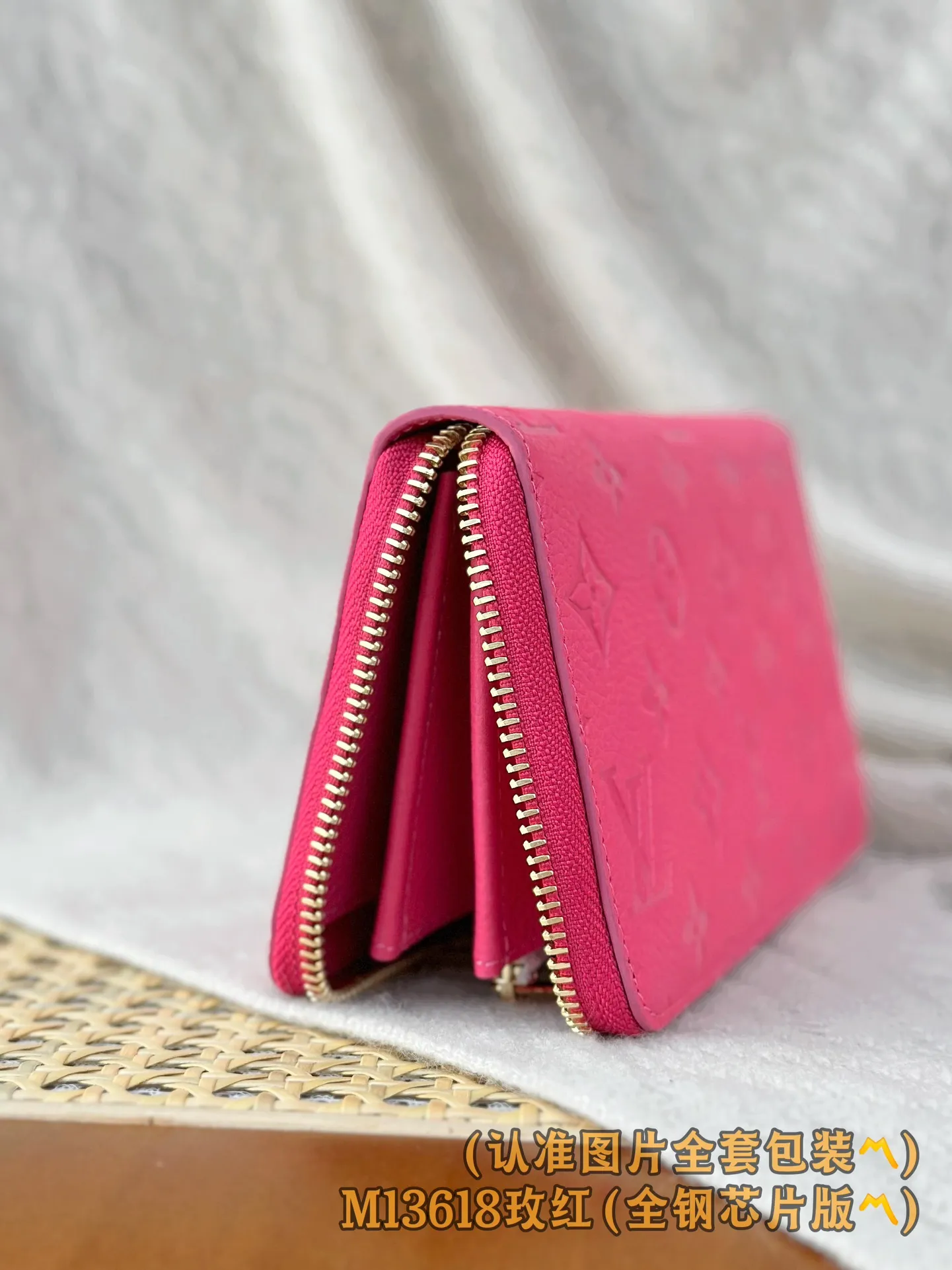 💰900 [Authentic Grade] [Special Grade MB High Elastic Fabric] M13618 Rose Red 〽️A Grade All Steel〽️) Personalized customized version! Transcoding chip, ZIPPY zipper wallet Louis Vuitton's classic Monogram pattern emerges on the soft and delicate Monogram Empreinte leather, making the brand's iconic Zippy wallet even more eye-catching. Full zipper design with elegant interior, compact and functional. Can also be used as a clutch. 19.5 x 10.5 x 2.5 cm (length x height x width).