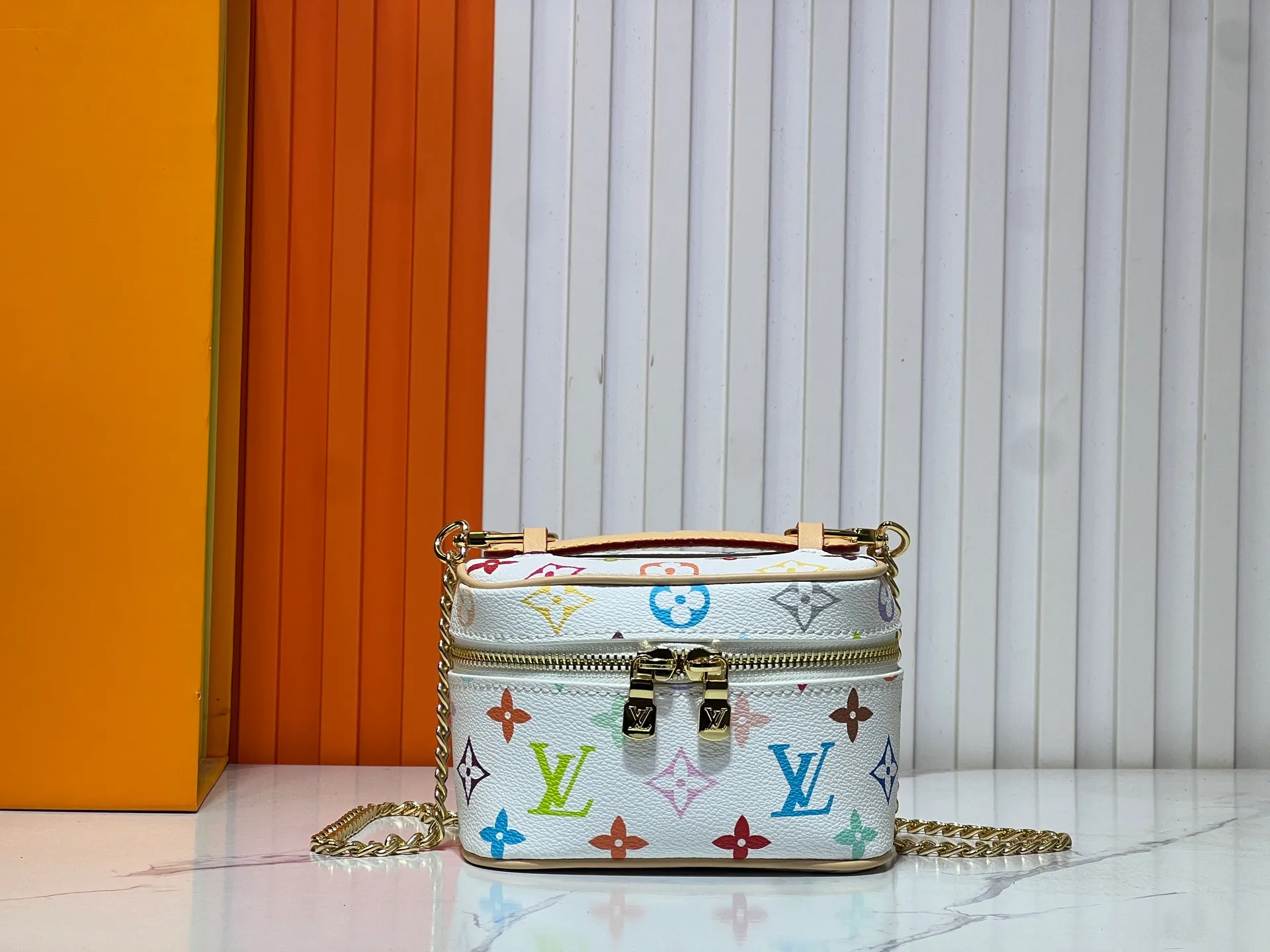 Batch 240💰 Upgraded original M13747 M44495 M42265 M44936 M42263 lv Murakami Nice mini Nano cosmetic bag with Monogram printing and 33 colorful colors. In 2025, Murakami and lv jointly launched the white and black tricolor twelve pieces, which are very popular around the world and are loved by celebrities and celebrities. Dimensions: 14 x 10.2 x 8.5 (LxHxW)