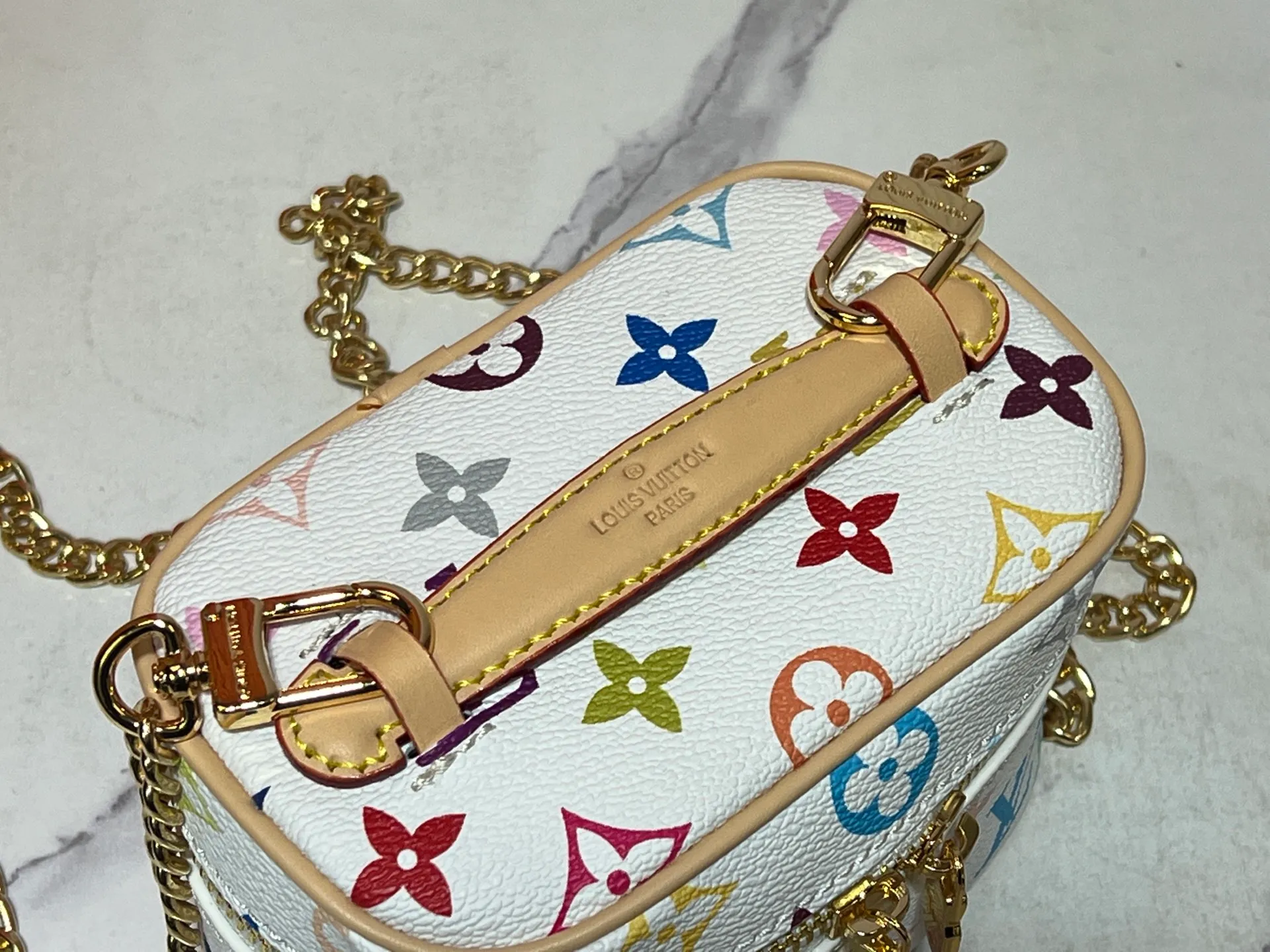 Batch 240💰 Upgraded original M13747 M44495 M42265 M44936 M42263 lv Murakami Nice mini Nano cosmetic bag with Monogram printing and 33 colorful colors. In 2025, Murakami and lv jointly launched the white and black tricolor twelve pieces, which are very popular around the world and are loved by celebrities and celebrities. Dimensions: 14 x 10.2 x 8.5 (LxHxW)