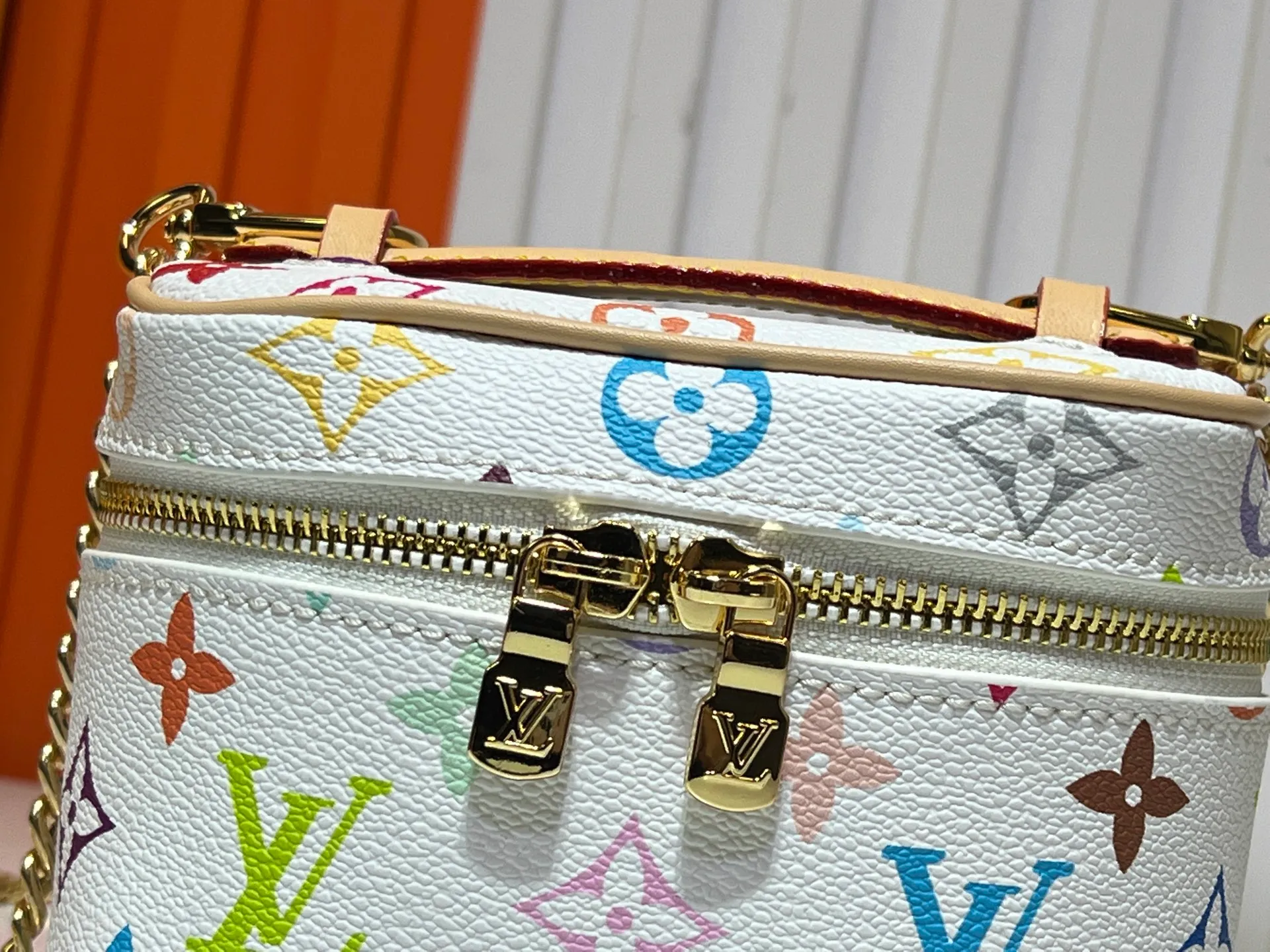 Batch 240💰 Upgraded original M13747 M44495 M42265 M44936 M42263 lv Murakami Nice mini Nano cosmetic bag with Monogram printing and 33 colorful colors. In 2025, Murakami and lv jointly launched the white and black tricolor twelve pieces, which are very popular around the world and are loved by celebrities and celebrities. Dimensions: 14 x 10.2 x 8.5 (LxHxW)