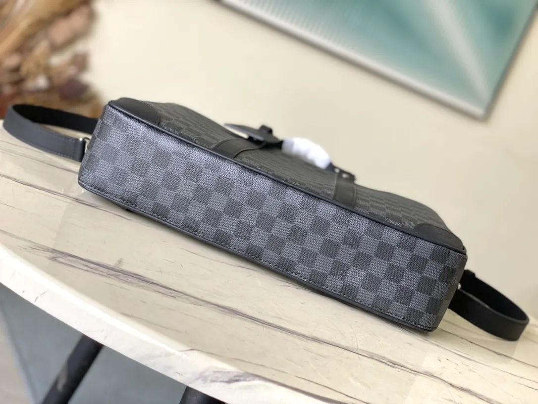 💰1100 Top original order N40485 Voyage large briefcase is a space upgrade on the classic Attache briefcase. Damier Graphite canvas body with cowhide leather trim, extra side straps and top handles. A padded interior compartment holds a laptop, and dual patch pockets and zip pockets add functionality. Dimensions: 39.5 × 29 × 9 cm