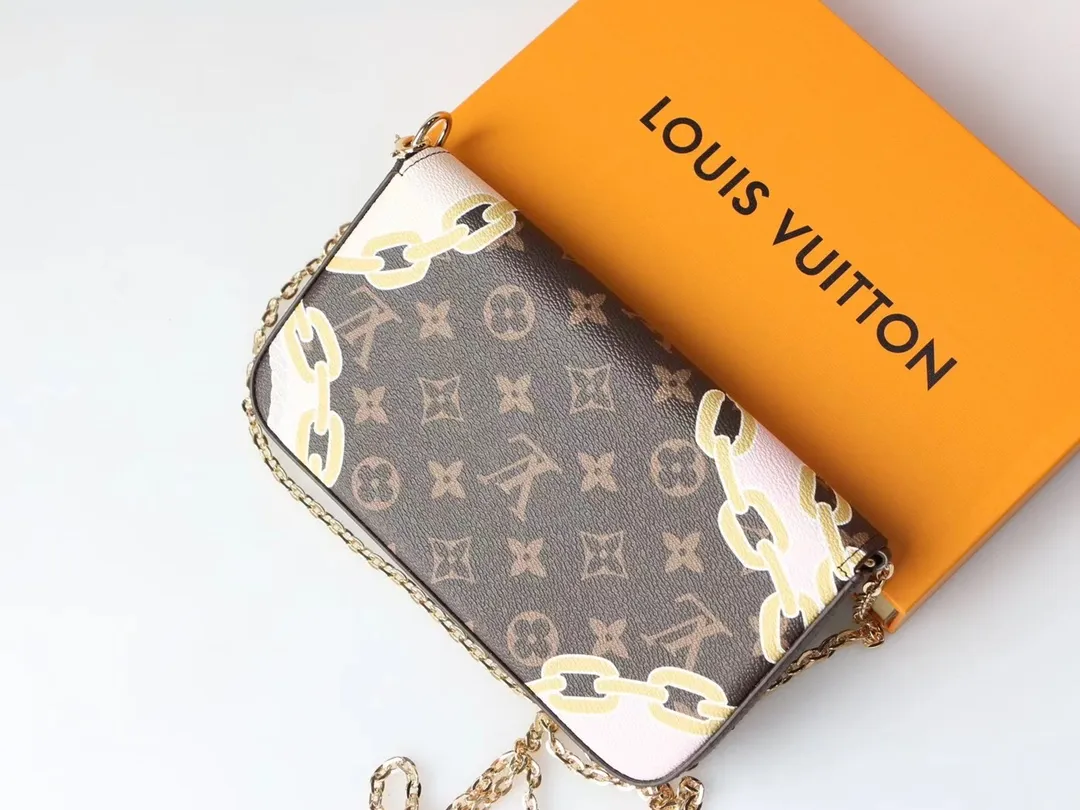 P170, M40466 Inspired by Louis Vuitton’s unique spirit of travel, the Pochette Félicie bag is crafted in Damier Azur canvas with bold graphic overlays. An ocean-inspired summer theme expressed in ropes and chains, in fresh, feminine colors that complement gold, making it a functional piece with a playful yet chic vibe. Size: 21*12*3cm