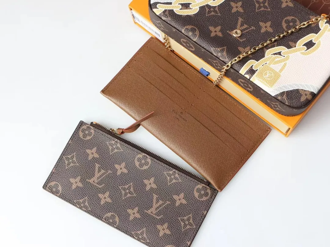 P170, M40466 Inspired by Louis Vuitton’s unique spirit of travel, the Pochette Félicie bag is crafted in Damier Azur canvas with bold graphic overlays. An ocean-inspired summer theme expressed in ropes and chains, in fresh, feminine colors that complement gold, making it a functional piece with a playful yet chic vibe. Size: 21*12*3cm