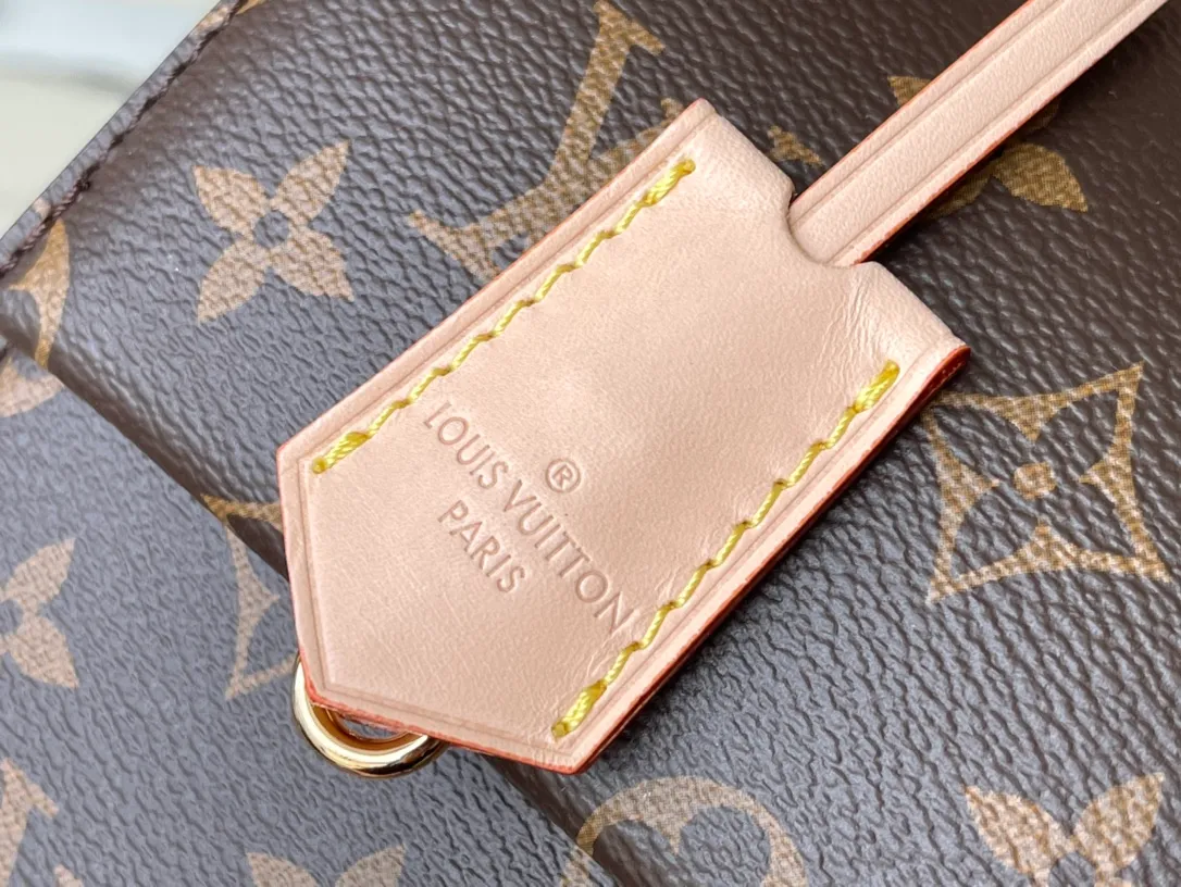 💰860 Top Original M46372 Presbyopic Medium CLUNY Handbag This Cluny handbag is made of Monogram canvas, with the iconic Toron handle and leather key bag, aiming to win the favor of brand lovers. The branded fabric shoulder strap can be removed for more ways to carry it. Size: 28×20×10cm