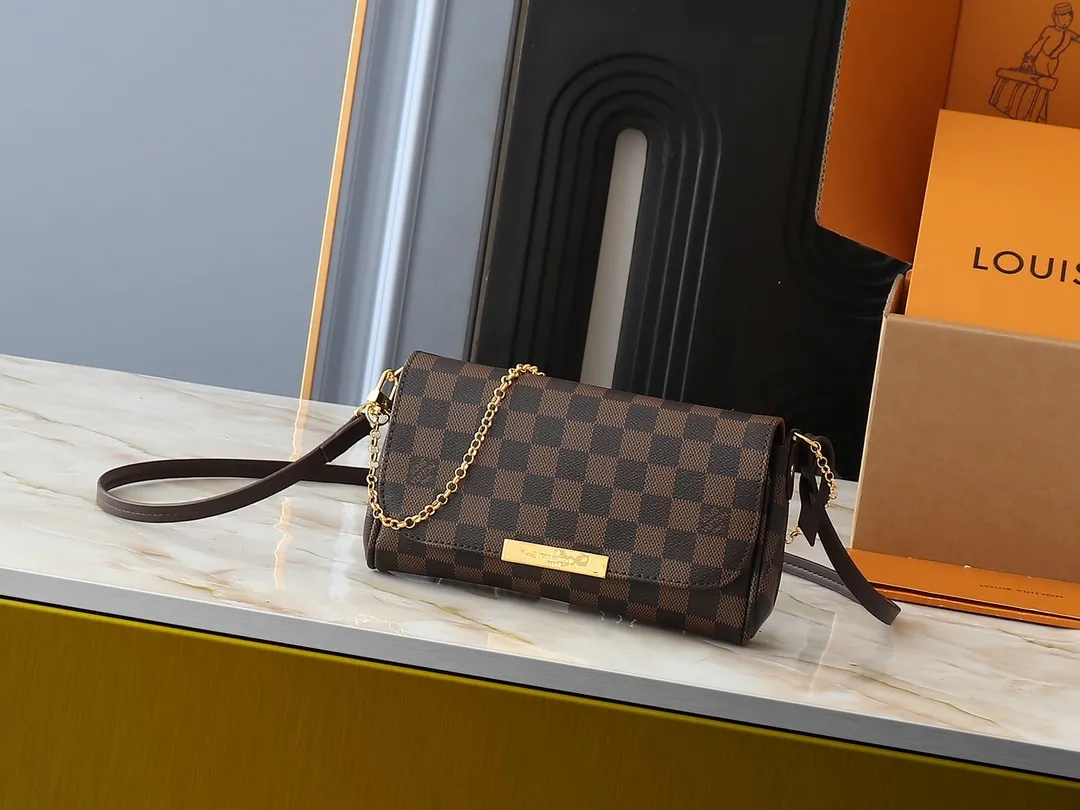 💰160💰Upgraded original M40717 presbyopic N41277 white check N41276 brown check This is a small and lightweight handbag made of Monogram canvas. It is a classic style that you can carry on any occasion. The magnet adsorption buckle is more convenient to use. Dimensions: 24.0 x 14.0 x 5.0 cm (length x height x width)