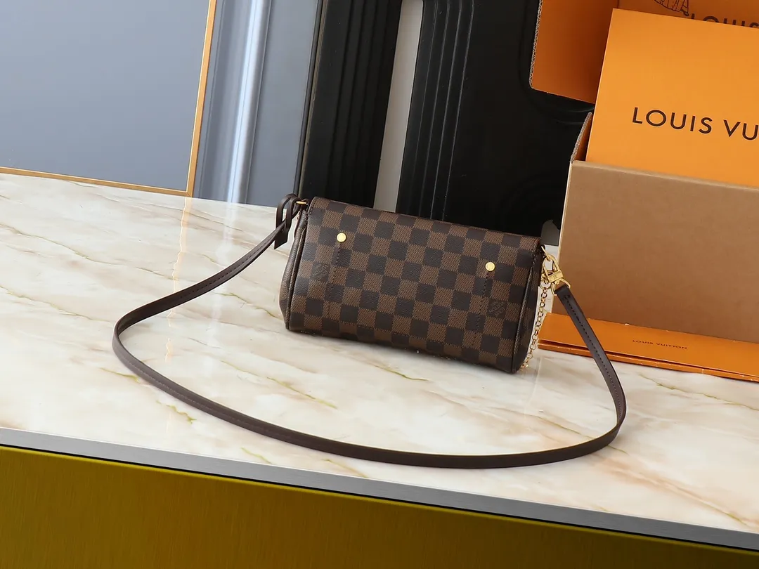 💰160💰Upgraded original M40717 presbyopic N41277 white check N41276 brown check This is a small and lightweight handbag made of Monogram canvas. It is a classic style that you can carry on any occasion. The magnet adsorption buckle is more convenient to use. Dimensions: 24.0 x 14.0 x 5.0 cm (length x height x width)