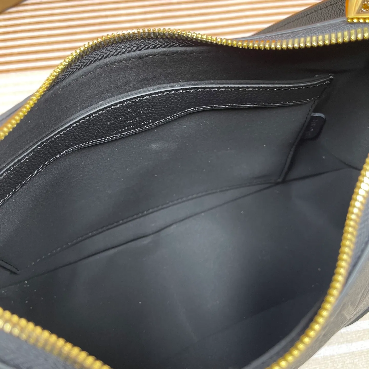 [Upgraded version] P760¥🎭High quality·Semi-steel hardware·Original single-level·Model M12930 black embossed first-layer cowhide BOULOGNE handbag This Boulogne handbag uses Monogram Empreinte leather to reinterpret the classic design, and can show your personality in a variety of carrying methods. An interior slip pocket can easily store your smartphone, and the braided chain is accented with dazzling hardware. Detailed features Dimensions: 29 x 16x9.5 cm (Length x Height