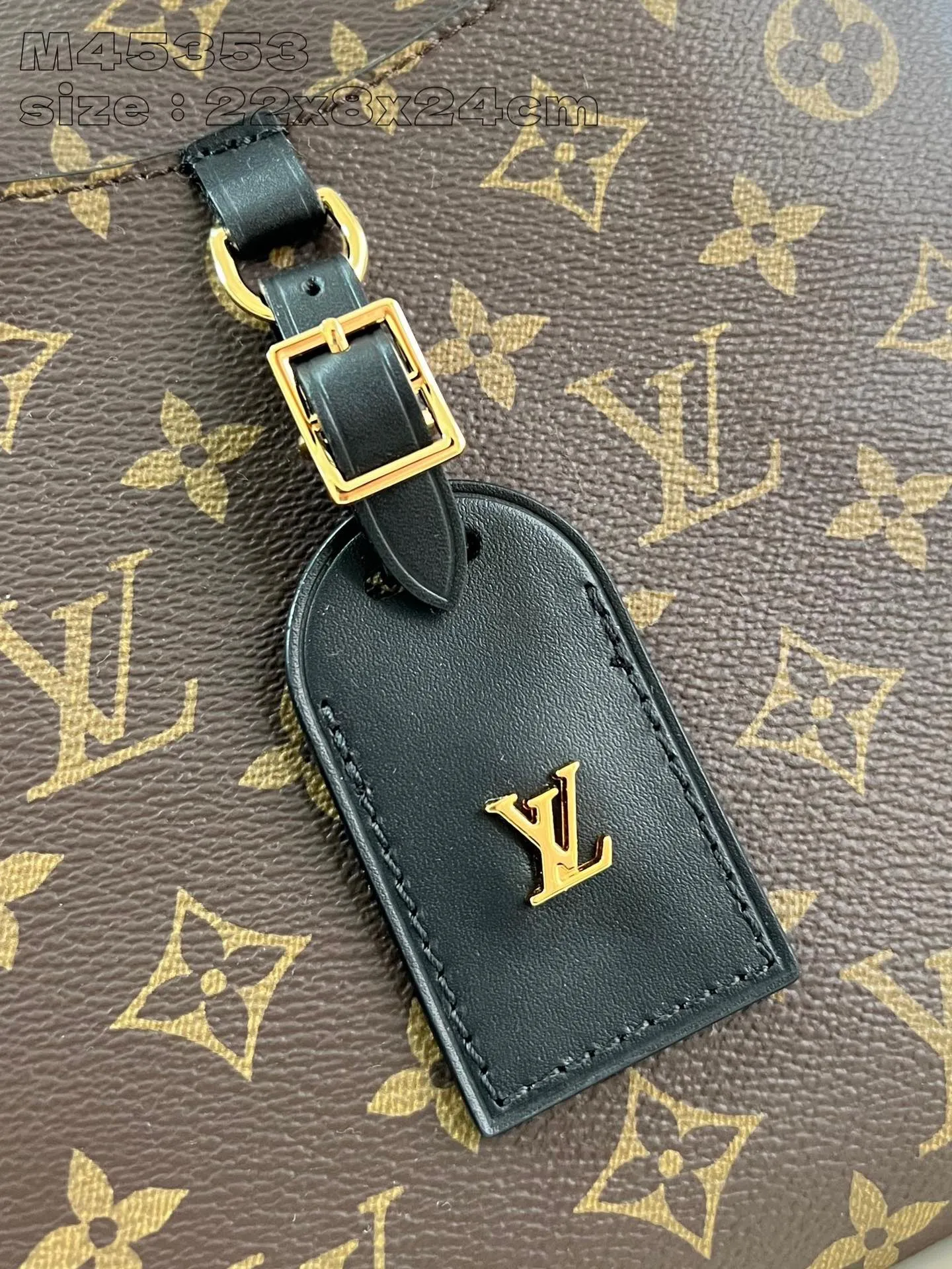 💰800 Top Original Order [Exclusive Real Shot M45353 Black] Louis Vuitton launches the new Odeon small handbag in the autumn and winter of 2020, integrating elegant style and practical function. Monogram canvas is complemented by a zipper design to create ample interior space, and the leather nameplate and reinforced leather corners continue the brand heritage. Adjustable leather strap allows for comfortable shoulder or cross-body wear. 22 x 8 x 24 cm (height x width x length)
