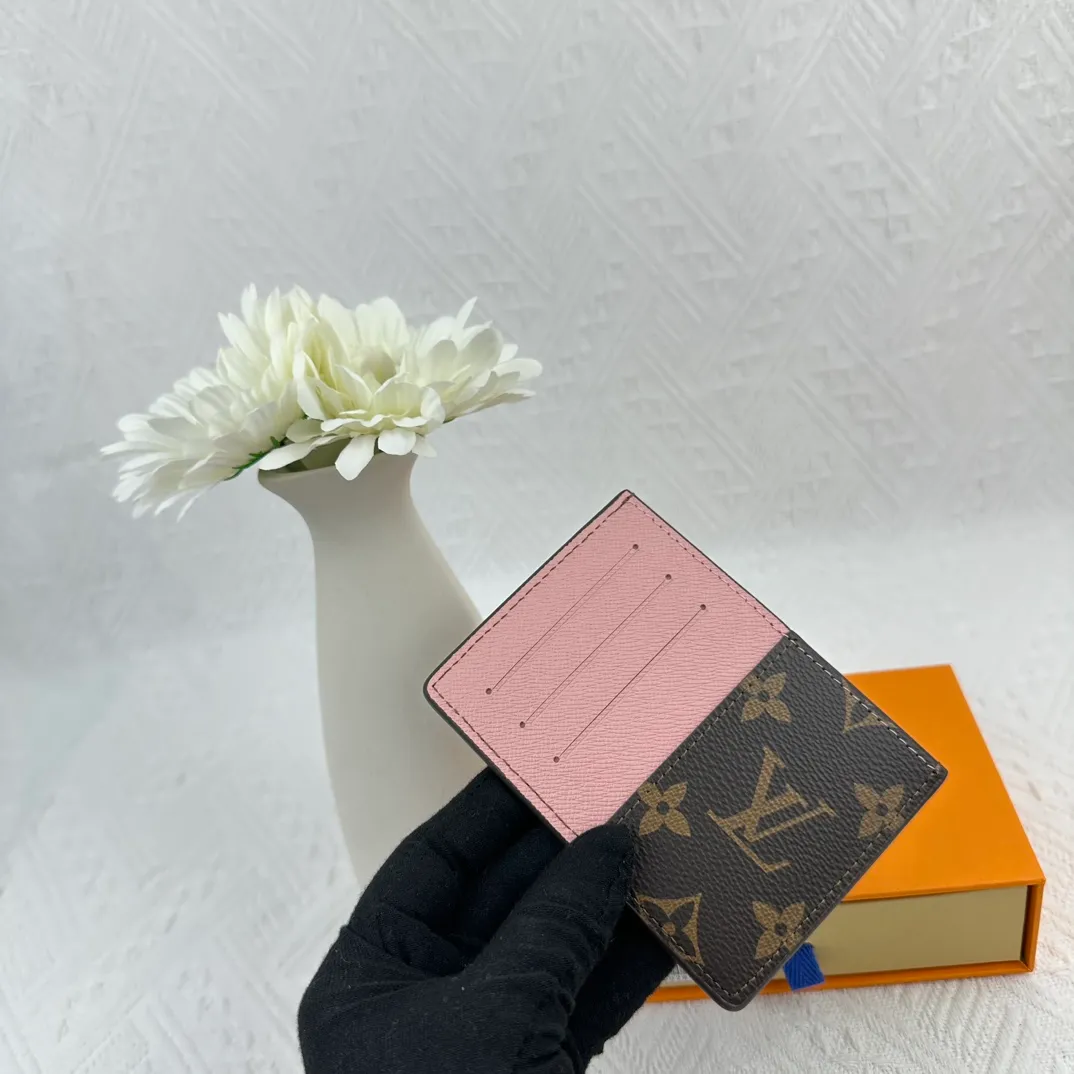 P66 M60166 Card Holder Neo card holder made of Monogram Macassar canvas is the first choice for carrying important cards. Black leather trim makes the classic Louis Vuitton pattern even more eye-catching. Size: 7.5*12