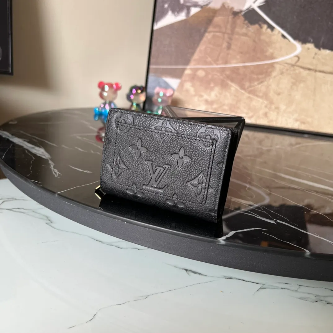 Factory price 480 Top original order M80152 Black This Cléa wallet is made of Monogram Empreinte soft grained cowhide, embellished with Louis Vuitton's iconic Monogram embossed pattern. It has a stylish design, is exquisite and compact but has a spacious capacity. It is equipped with an external patch pocket, zipper coin pocket, banknote compartment and six credit card slots. Details 12 x 9 x 3.5 cm (Length x Height x Width) Turtledove beige Soft grained embossed cowhide Leather lining Gold-tone hardware Snap-button closure Compartment for notes Accordion zip coin pocket External patch pocket Inner card compartment 6 credit card slots