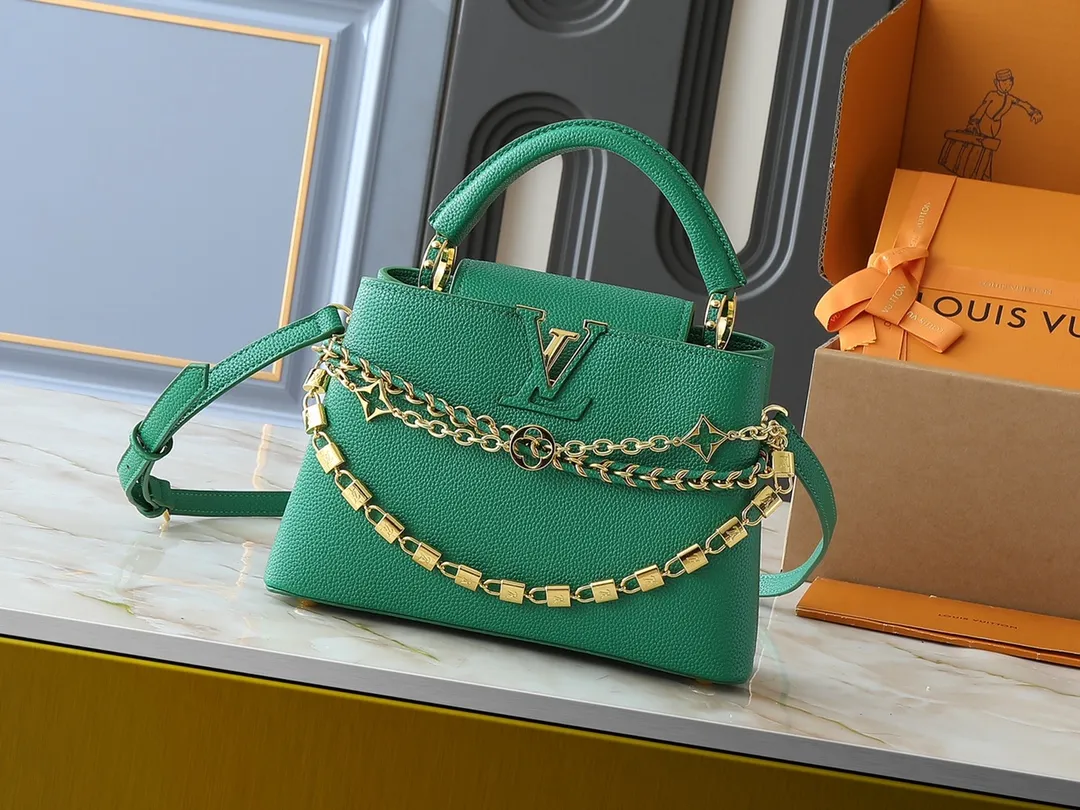 💰420💰Guangzhou goods Upgraded original M12345 M12346 M12279 M11908 M11906 This Capucines BB handbag is from the Trilogy series, using Taurillon cow leather and dazzling metal parts to convey elegant style. The gorgeous chain is embellished with a mini padlock and an enamel Monogram flower. The flap can be placed externally or internally to open multiple pockets. The sophisticated design allows for a variety of carrying experiences. Dimensions: 27.0 x 17.3 x 9.0 cm (length x height x width)