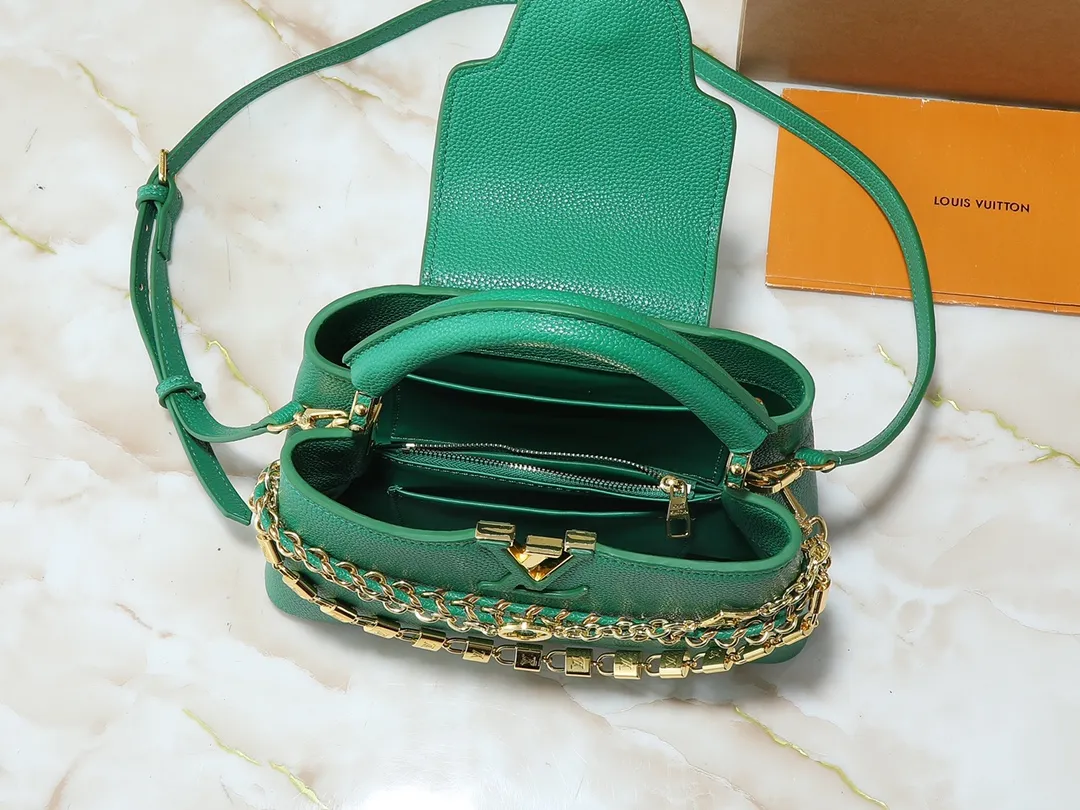 💰420💰Guangzhou goods Upgraded original M12345 M12346 M12279 M11908 M11906 This Capucines BB handbag is from the Trilogy series, using Taurillon cow leather and dazzling metal parts to convey elegant style. The gorgeous chain is embellished with a mini padlock and an enamel Monogram flower. The flap can be placed externally or internally to open multiple pockets. The sophisticated design allows for a variety of carrying experiences. Dimensions: 27.0 x 17.3 x 9.0 cm (length x height x width)