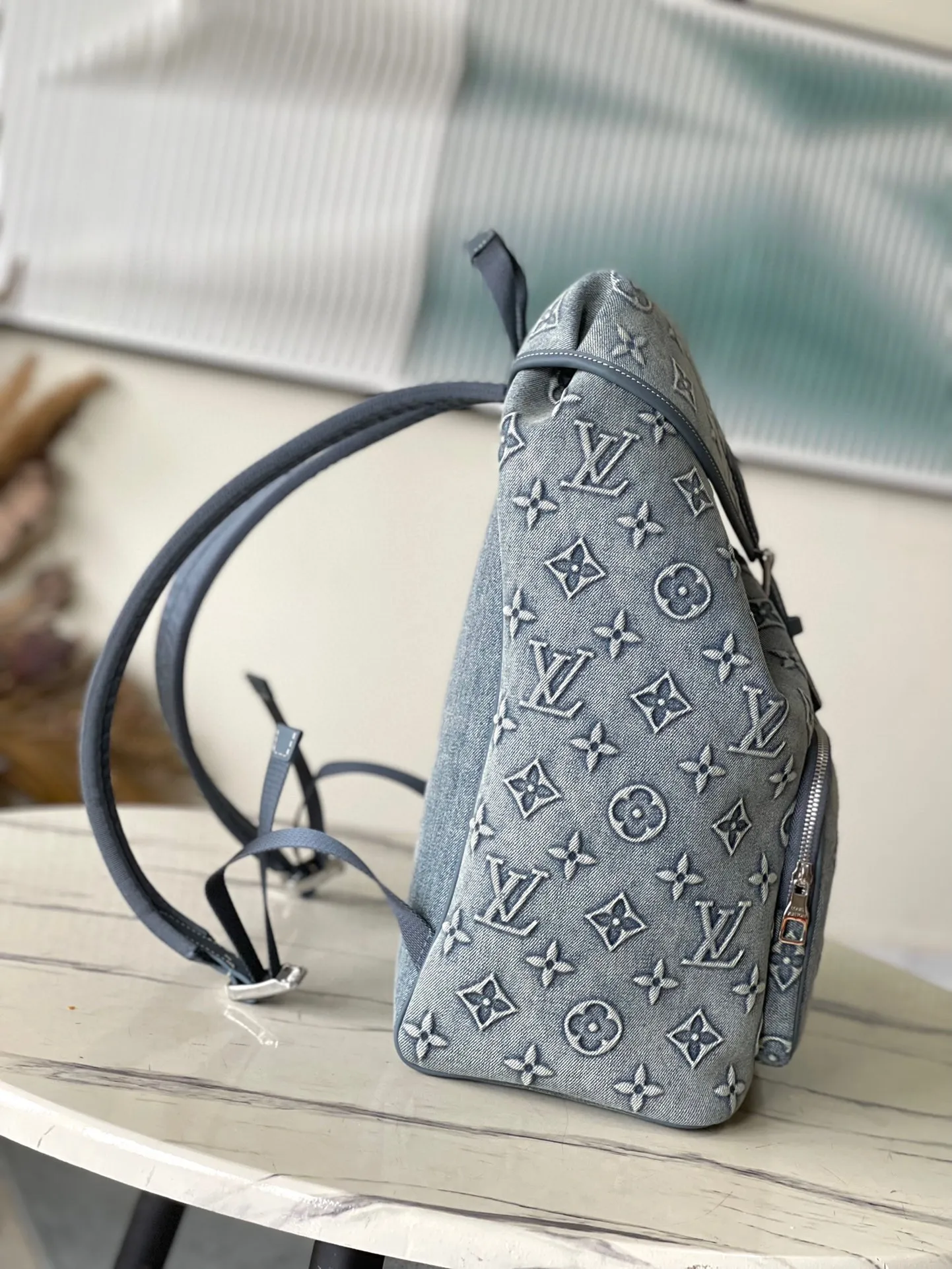 💰1500 Top Original M22534 Denim Latest Montsouris faded denim backpack, faded denim Monogram pattern embossed, embossed denim surface, drawstring gathering, retro label, retro personalized design! Size: 32*40*19cm