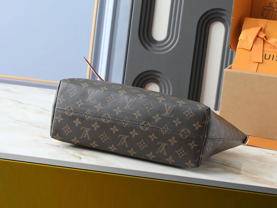 💰Large 140, small 260💰Upgraded original IENA MM handbag 41013 coffee 40040 white grid 42267 presbyopia 42268 The epitome of casual fashion The perfect daily companion for women Perfect functionality and unique elegance Will definitely become your best friend Microfiber lining & tree lamb leather decoration Front zipper layer Shiny gold metal plate decorated cowhide pull tag The quality is as real as the photo Pure copper carved hardware with first-layer cowhide. Size: large 42/27/17, small 35/23/13
