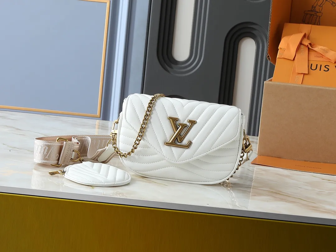 💰220💰Upgraded from the original M53936 M56461 M56466 M56471 M56468 Multi Pochette New The Wave handbag is made of smooth and soft quilted calf leather. It has a dynamic design, adjustable shoulder straps, antique gold metal accessories, bronze gold chain inscriptions and striped jacquard shoulder straps. It can be worn cross-body to provide a variety of carrying methods. The coin-shaped round bag on the shoulder strap can hold keys, change, etc. Size:19/14/5cm