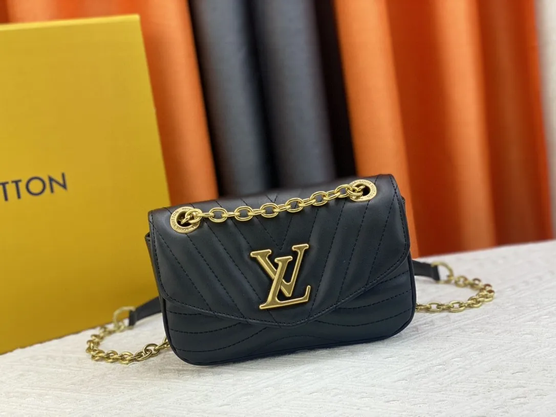 P240 Upgraded original quality M20686 M20685 M20383 20687 New Wave small chain bag combines Wave chain bag and Multi Pochette Accessoires handbag. Padded quilted cowhide leather creates a wavy configuration Sliding chain shoulder strap for long or short shoulder and cross-body wear Features 21 x 12 x 9 cm (Length x Height x Width) Quilted cowhide Leather Smooth cowhide trim Microfiber lining Distressed hardware