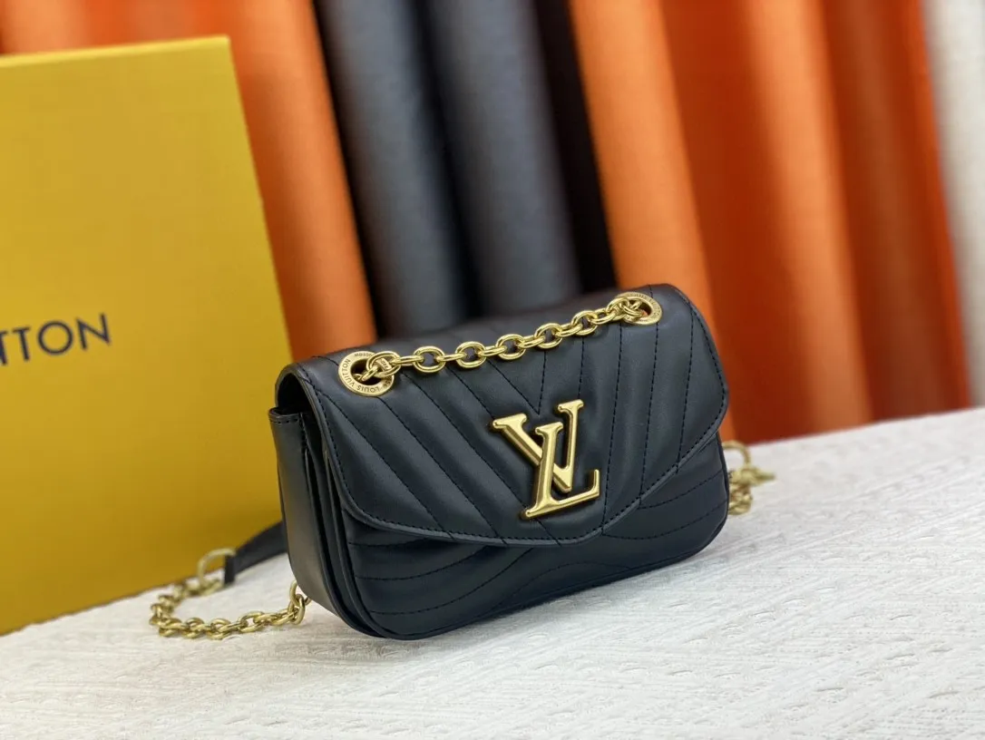 P240 Upgraded original quality M20686 M20685 M20383 20687 New Wave small chain bag combines Wave chain bag and Multi Pochette Accessoires handbag. Padded quilted cowhide leather creates a wavy configuration Sliding chain shoulder strap for long or short shoulder and cross-body wear Features 21 x 12 x 9 cm (Length x Height x Width) Quilted cowhide Leather Smooth cowhide trim Microfiber lining Distressed hardware
