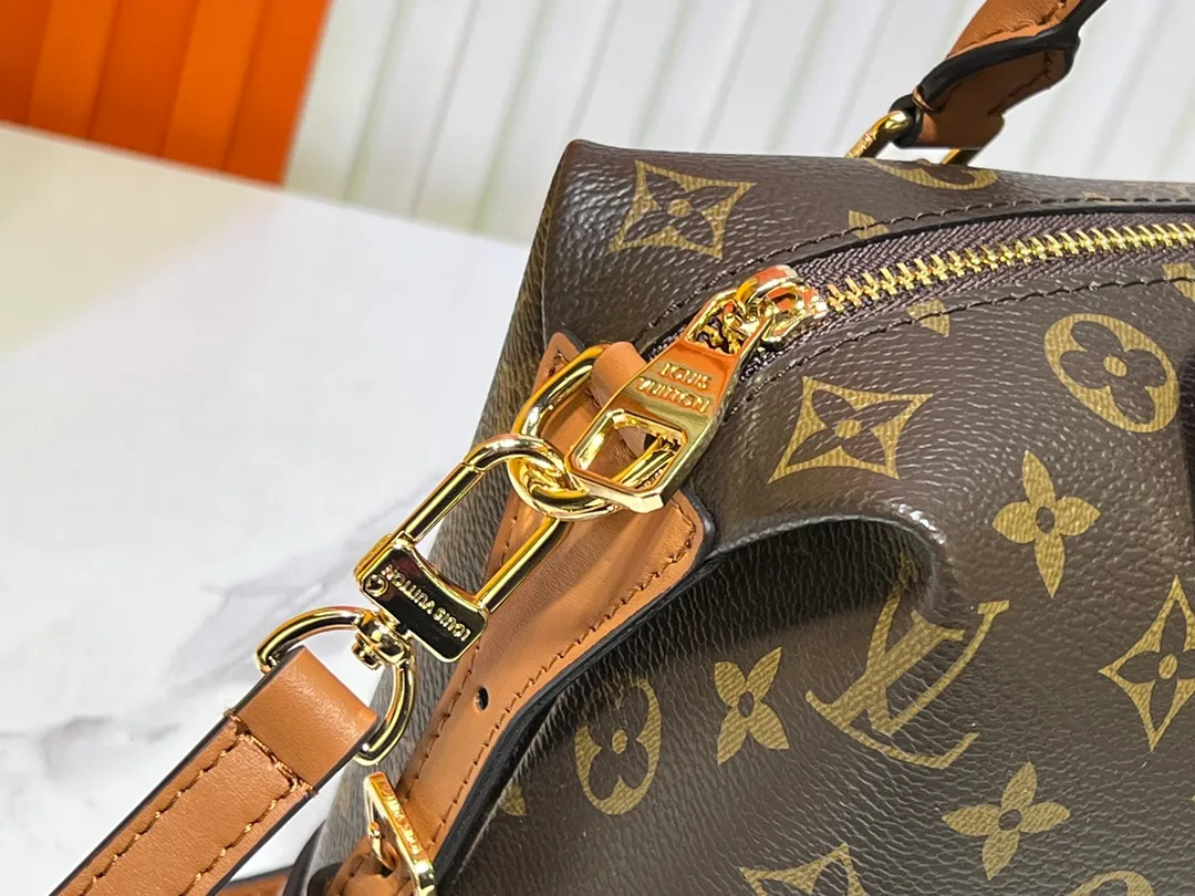 Batch 440💰Exclusive real shot-upgraded version ‼ ️LV presbyopic leather hand-held crossbody bag, model M68169, with long shoulder strap, 2025 new fashion women's bag shoulder bag presbyopic leather shoulder strap genuine leather handbag, large capacity [strong] size: 28x20x11.5