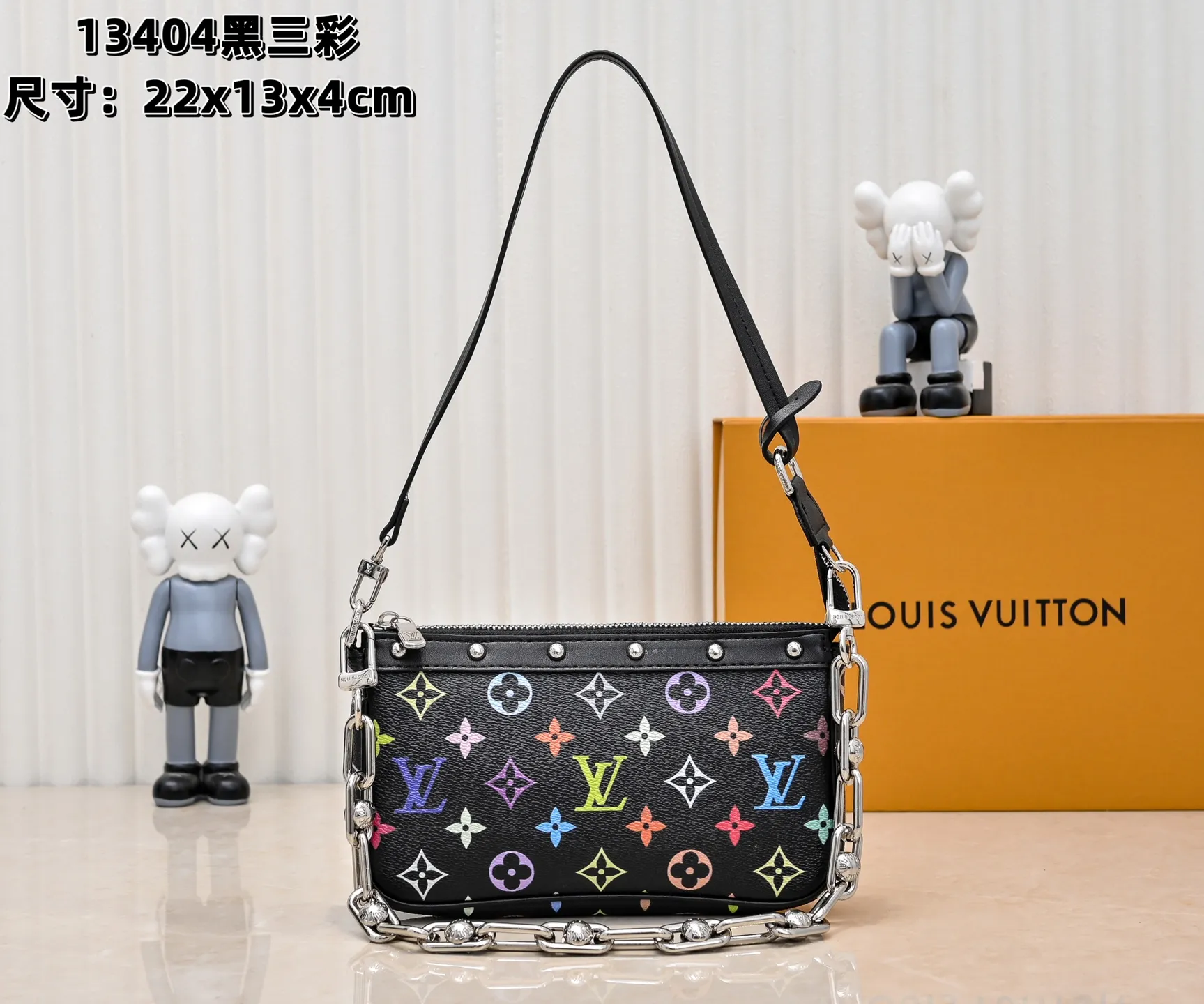 Batch 280💰M13404 Black color White color This Pochette Accessoires handbag is made of coated canvas, with colorful Monogram patterns to interpret the smart style of the Louis Vuitton×Takashi Murakami cross-border collaboration series. Calf leather trim and dazzling hardware add to the sophisticated details, while the detachable shoulder strap and chain provide flexible carry. Size: 22x13x4cm