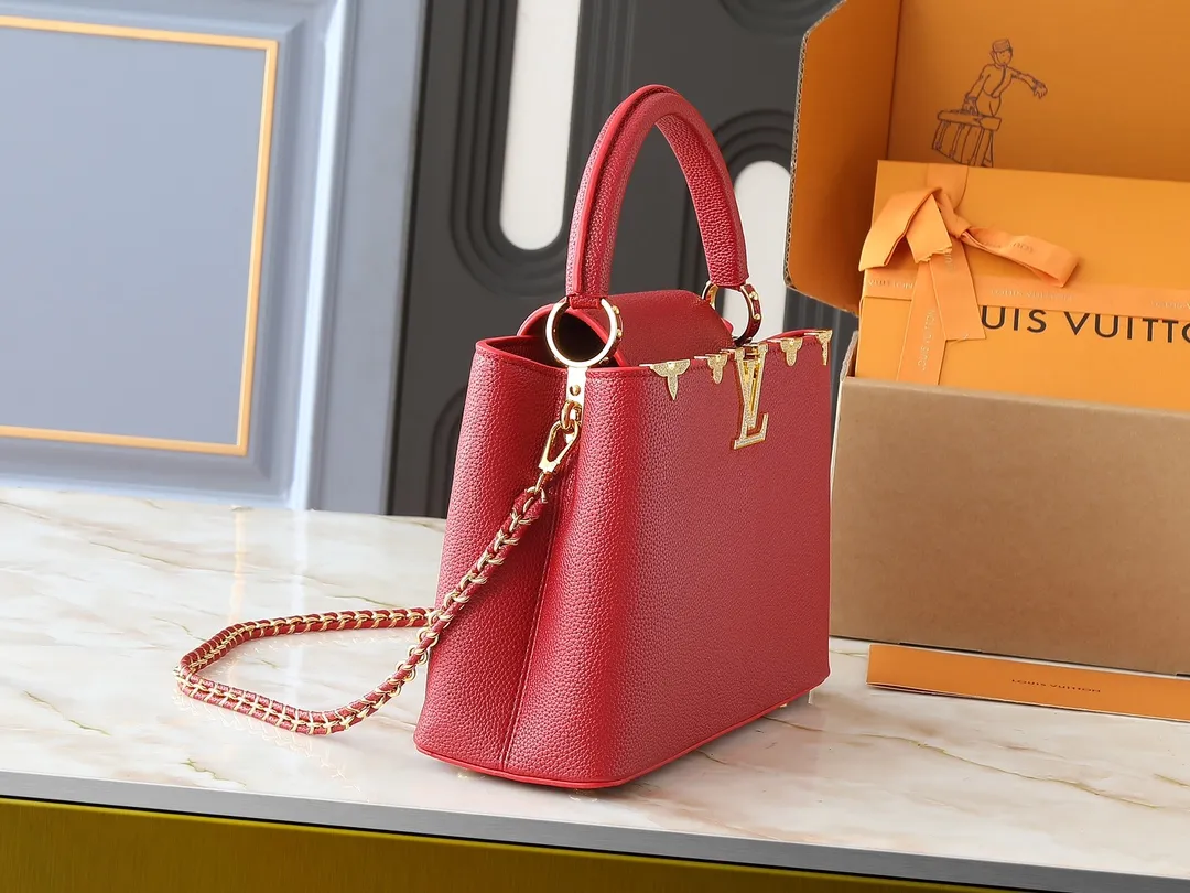 💰440💰Guangzhou goods Upgraded from the original M24583 M24584 M24585 Gold and diamond corolla This Capucines Flower Crown handbag is made of full-grain Taurillon leather and is embellished with Monogram flowers. Each flower is shaped by exquisite crystal diamonds. The LV logo and flowers echo each other, giving this soft handbag a jewel-like luster. Use the detachable shoulder strap cleverly to switch between shoulder and crossbody. Dimensions: 31.5 x 20.0 x 11.0 cm