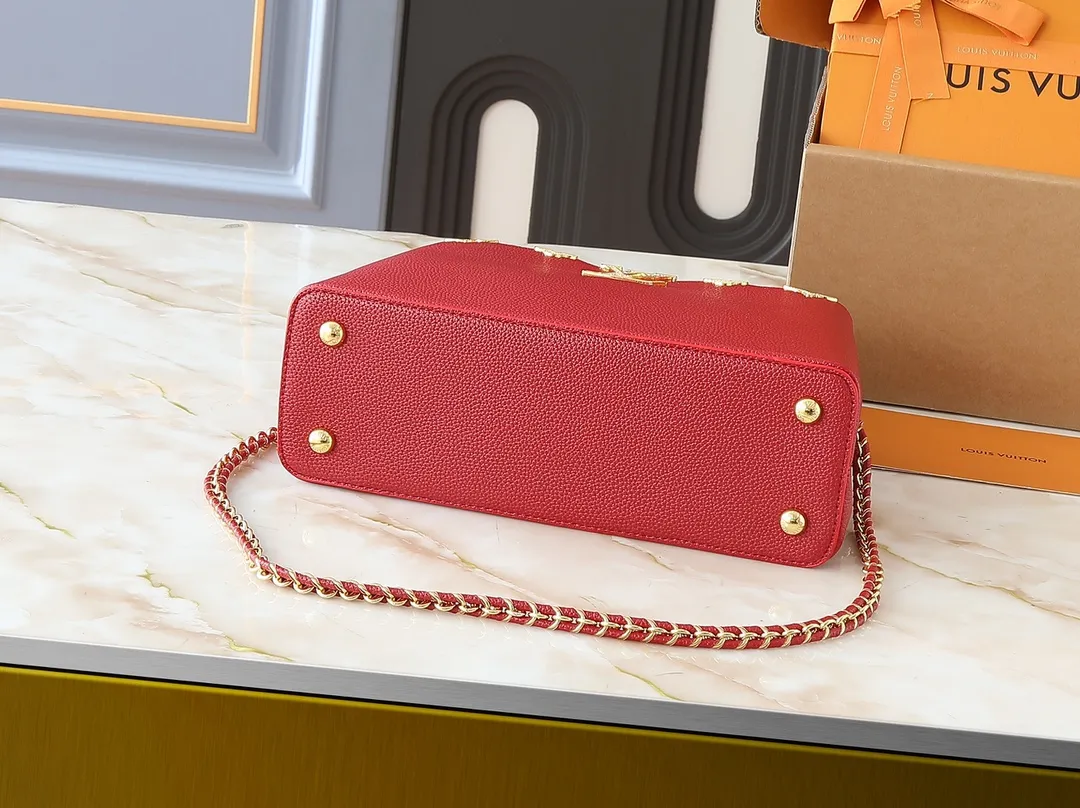 💰440💰Guangzhou goods Upgraded from the original M24583 M24584 M24585 Gold and diamond corolla This Capucines Flower Crown handbag is made of full-grain Taurillon leather and is embellished with Monogram flowers. Each flower is shaped by exquisite crystal diamonds. The LV logo and flowers echo each other, giving this soft handbag a jewel-like luster. Use the detachable shoulder strap cleverly to switch between shoulder and crossbody. Dimensions: 31.5 x 20.0 x 11.0 cm