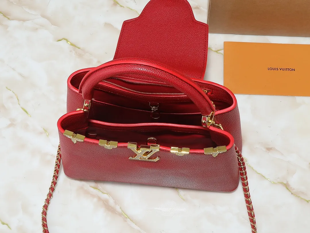 💰440💰Guangzhou goods Upgraded from the original M24583 M24584 M24585 Gold and diamond corolla This Capucines Flower Crown handbag is made of full-grain Taurillon leather and is embellished with Monogram flowers. Each flower is shaped by exquisite crystal diamonds. The LV logo and flowers echo each other, giving this soft handbag a jewel-like luster. Use the detachable shoulder strap cleverly to switch between shoulder and crossbody. Dimensions: 31.5 x 20.0 x 11.0 cm