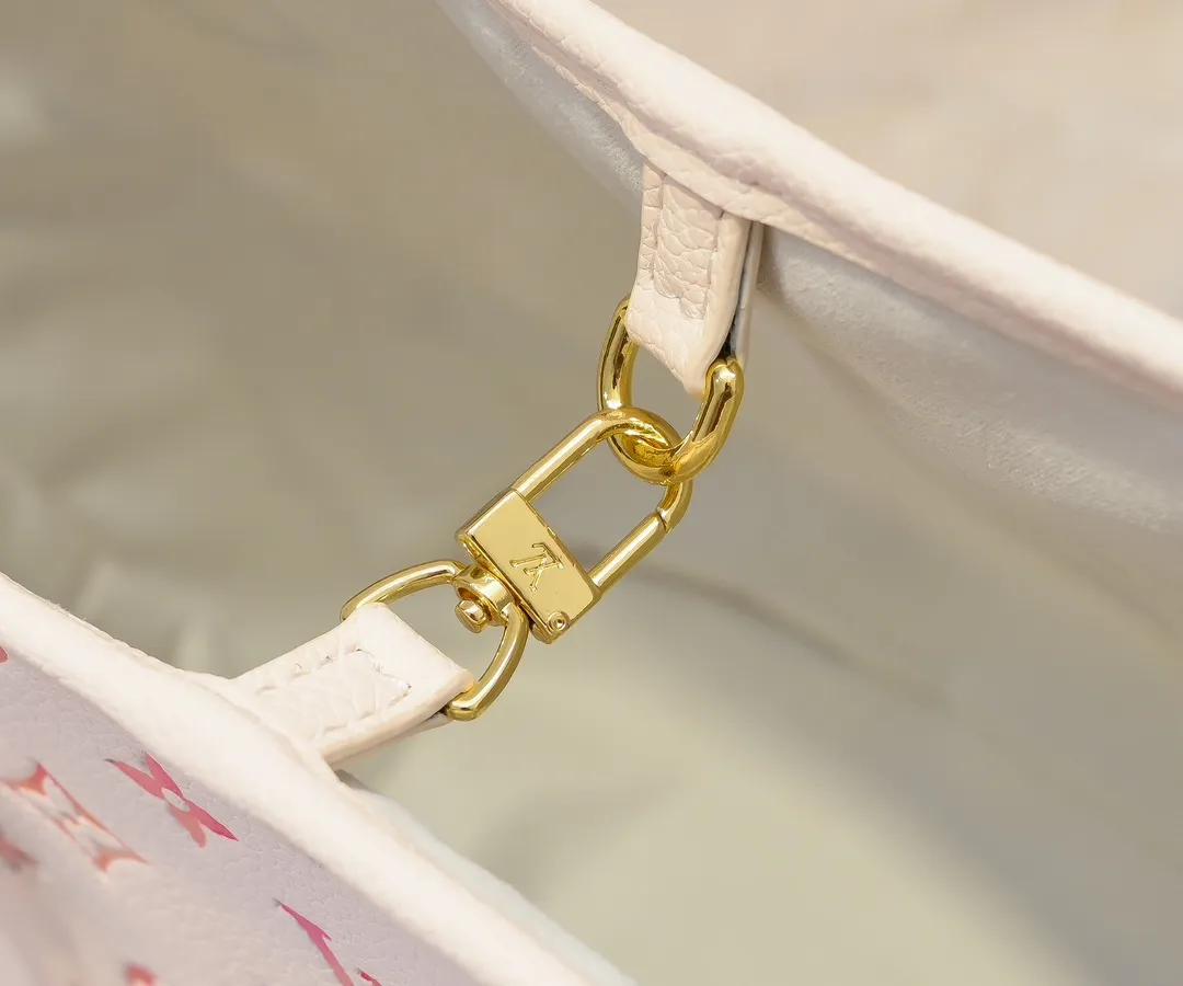 Batch 280💰【UNISHI Home Photo】【NEVERFULL Medium Handbag】 m45684 m45685 m40995 (silk screen) tote mm handbag is made of embossed Montano leather with cream monochrome stripes and LVs on pink background. Versatile, the bag's loose sides can be tightened for a smooth silhouette, or relaxed for a more casual look and easy access to what's inside. Dimensions: 31 × 28 × 14 cm.