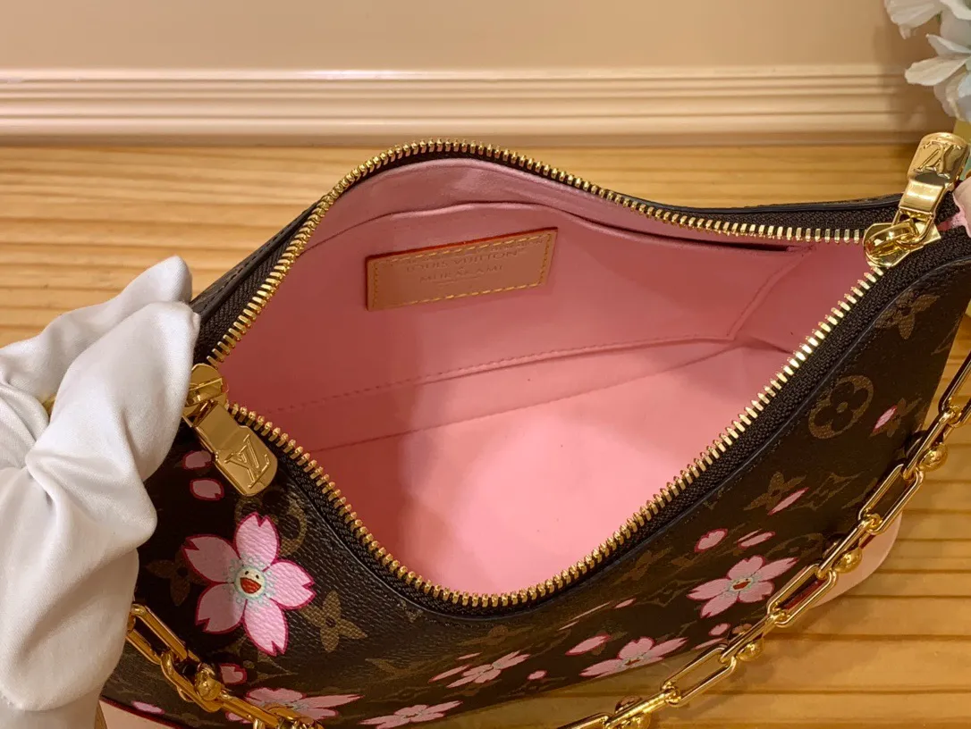 💰1120 (Steel Hardware) Top Original LV x TM BOULOGNE Handbag] M13265 Cherry Blossom This Boulogne handbag is from the Louis Vuitton x Murakami replica series, using Monogram coated canvas to highlight the vitality of the Cherry Blossom pattern. Classic leather shapes the detachable studded shoulder strap and corners, while dazzling metal hardware adds sophistication. Dimensions: 16 x 9.5 x 29 cm