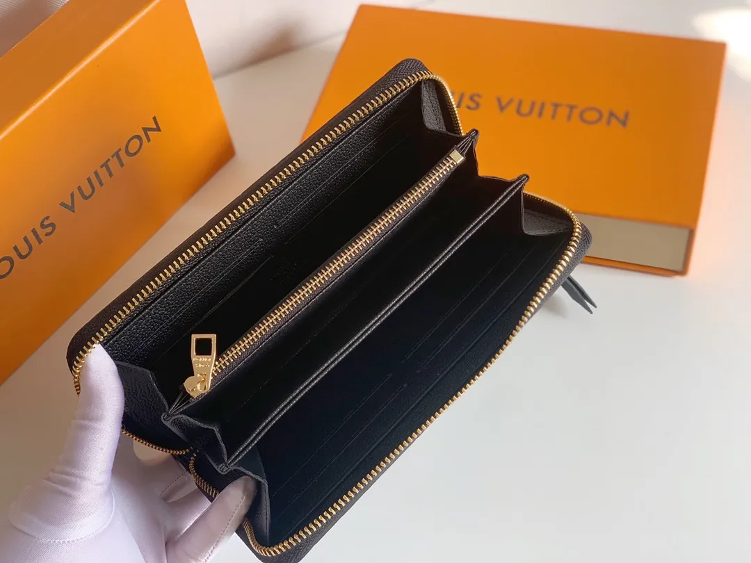 💰120 💎Upgraded original version 🇫🇷 Diamond pattern embossed material: embossed cowhide Introduction: 📢There are 8 credit card slots 3 large compartments to store banknotes Small zipper coin bag 3 flat bags to store bills 💋💋 Model: 60017 diamond pattern Model: 19x10.
