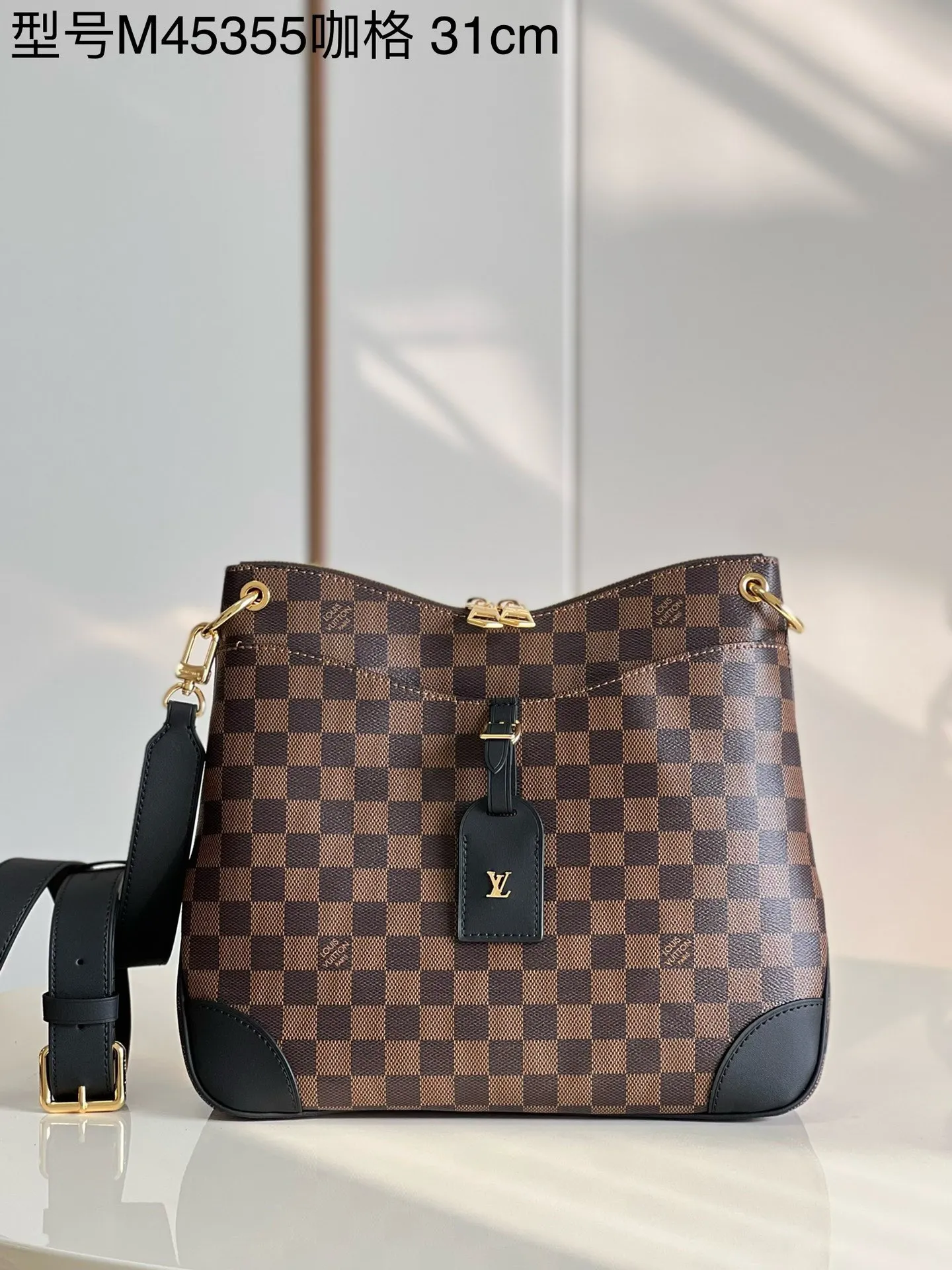 💰860 Top Original Order [Exclusive Real Shot M45355 Cage Black Leather] 45352 The new Odeon medium handbag is launched in the autumn and winter of 2020, using Monogram canvas and reinforced leather corners to convey a retro feel. The adjustable shoulder strap makes it easy to carry on the shoulder or across the body, and the zipper allows easy access to your belongings. Detailed features 31.0 x 27.0 x 11.0 cm (length x height x width)