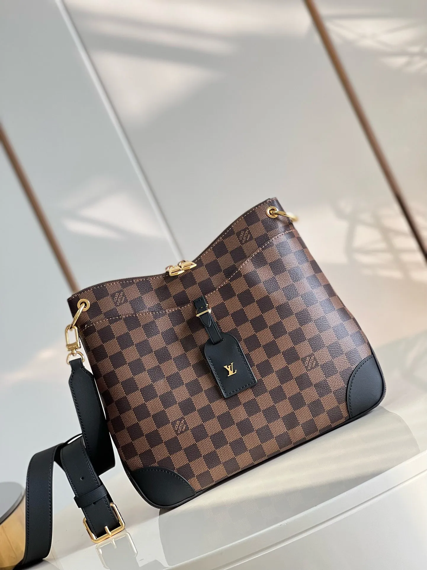 💰860 Top Original Order [Exclusive Real Shot M45355 Cage Black Leather] 45352 The new Odeon medium handbag is launched in the autumn and winter of 2020, using Monogram canvas and reinforced leather corners to convey a retro feel. The adjustable shoulder strap makes it easy to carry on the shoulder or across the body, and the zipper allows easy access to your belongings. Detailed features 31.0 x 27.0 x 11.0 cm (length x height x width)
