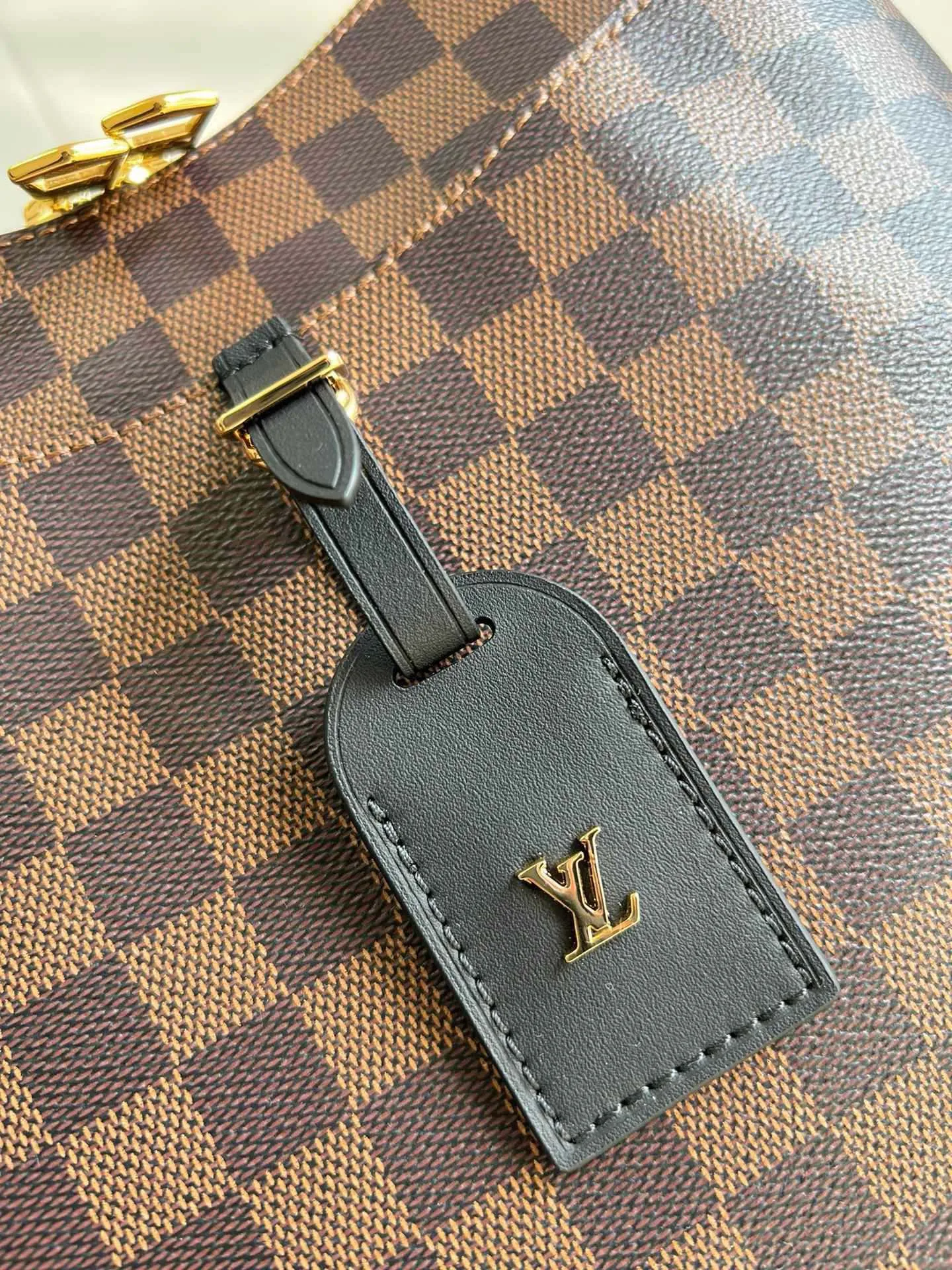 💰860 Top Original Order [Exclusive Real Shot M45355 Cage Black Leather] 45352 The new Odeon medium handbag is launched in the autumn and winter of 2020, using Monogram canvas and reinforced leather corners to convey a retro feel. The adjustable shoulder strap makes it easy to carry on the shoulder or across the body, and the zipper allows easy access to your belongings. Detailed features 31.0 x 27.0 x 11.0 cm (length x height x width)