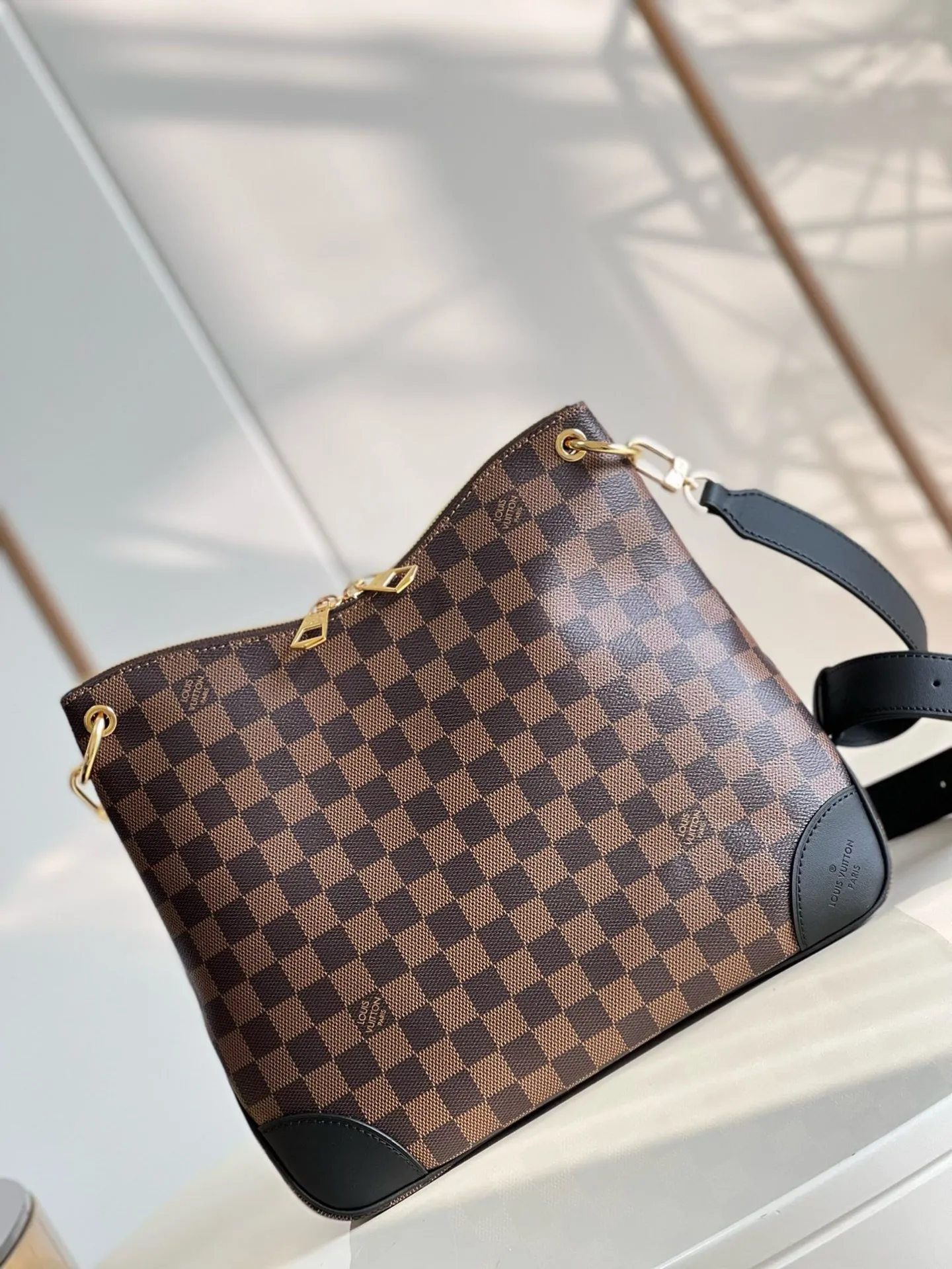 💰860 Top Original Order [Exclusive Real Shot M45355 Cage Black Leather] 45352 The new Odeon medium handbag is launched in the autumn and winter of 2020, using Monogram canvas and reinforced leather corners to convey a retro feel. The adjustable shoulder strap makes it easy to carry on the shoulder or across the body, and the zipper allows easy access to your belongings. Detailed features 31.0 x 27.0 x 11.0 cm (length x height x width)