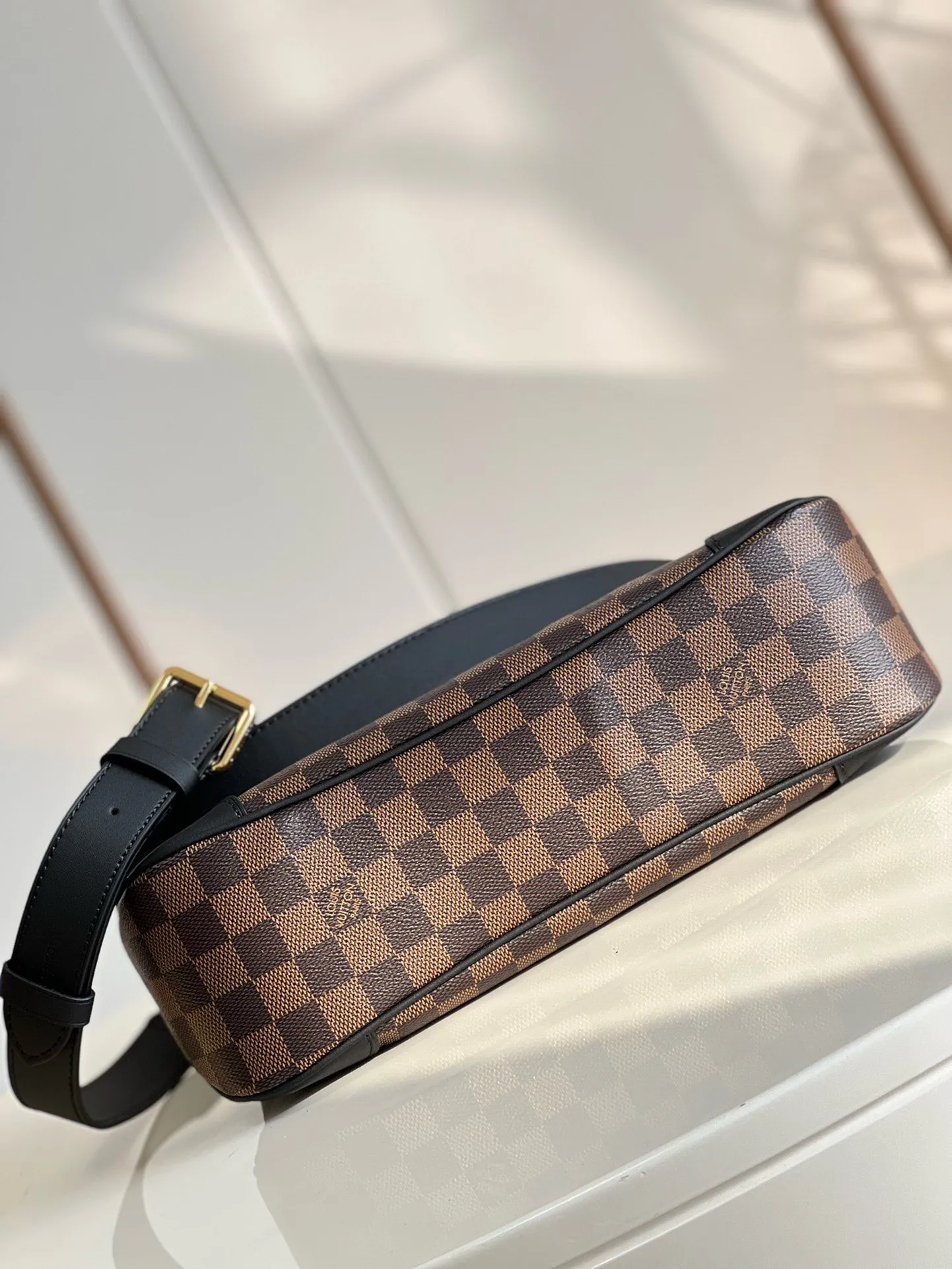 💰860 Top Original Order [Exclusive Real Shot M45355 Cage Black Leather] 45352 The new Odeon medium handbag is launched in the autumn and winter of 2020, using Monogram canvas and reinforced leather corners to convey a retro feel. The adjustable shoulder strap makes it easy to carry on the shoulder or across the body, and the zipper allows easy access to your belongings. Detailed features 31.0 x 27.0 x 11.0 cm (length x height x width)