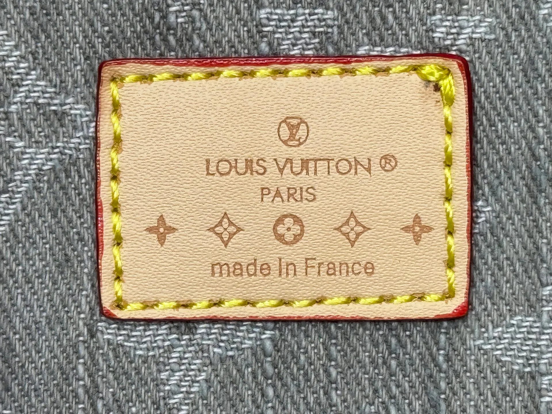 P300 M13344 Upgraded original version💪[Exclusive real shot background picture]✨This Speedy Soft 30 handbag relies on Louis Vuitton's exquisite bleaching process to trace the Monogram Denim pattern born in 2005 on the cotton surface, and then uses leather trim and glossy metal parts to highlight the details. The key bag and detachable nameplate pay tribute to the brand's trunk-making heritage. The detachable Toron handle provides a comfortable shoulder carrying experience. size：30x21x17cm