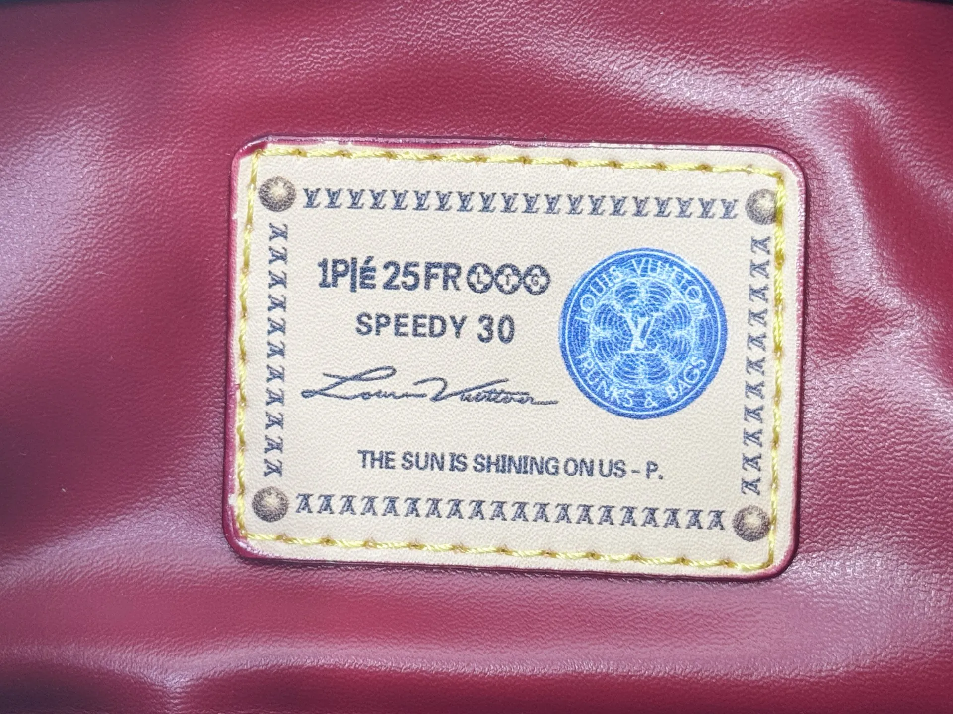 P320 upgraded original M26174 M26175 M26176 M26178 M26180 M24424 LV Speedy 30 Graffiti Pillow Bag Travel Bag Logo-level eye-catching texture and elegant temperament, casual and versatile, which is also the main reason why I bought it. With the soft and tender lambskin material, in short, it can handle various styles of commuting and leisure bags, and it is not a loss. Dimensions: 30×21x17