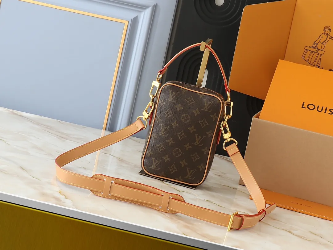 💰220💰Upgraded from the original M14016 M14014 M14013 M14058 M14253 This Danube crossbody bag is made of cow leather, reminiscent of the styles launched by Louis Vuitton in the 1980s. The slightly faded Monogram print brings the look and feel of Monogram canvas. In addition to the zipped main compartment, there is a practical flap pocket on the front. Detachable metal tag stamped Louis Vuitton. 16.0 x 21.0 x 6.0 cm (length x height x width)