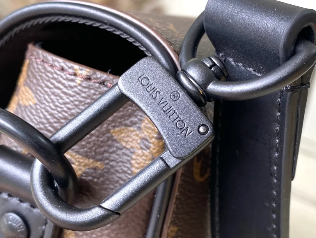 💰820 Top Original Order M47060 Presbyopia This Montsouris small messenger bag is made of Monogram Macassar coated canvas to create ample space, making it a perfect choice for daily travel. The retro structure and leather shoulder strap make it easy to wear in formal occasions. Dimensions: 20 × 17 × 7 cm