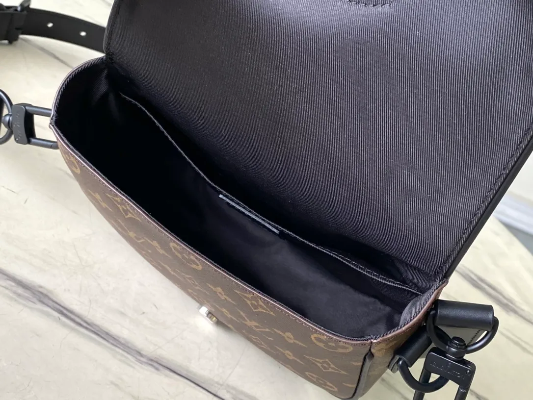 💰820 Top Original Order M47060 Presbyopia This Montsouris small messenger bag is made of Monogram Macassar coated canvas to create ample space, making it a perfect choice for daily travel. The retro structure and leather shoulder strap make it easy to wear in formal occasions. Dimensions: 20 × 17 × 7 cm