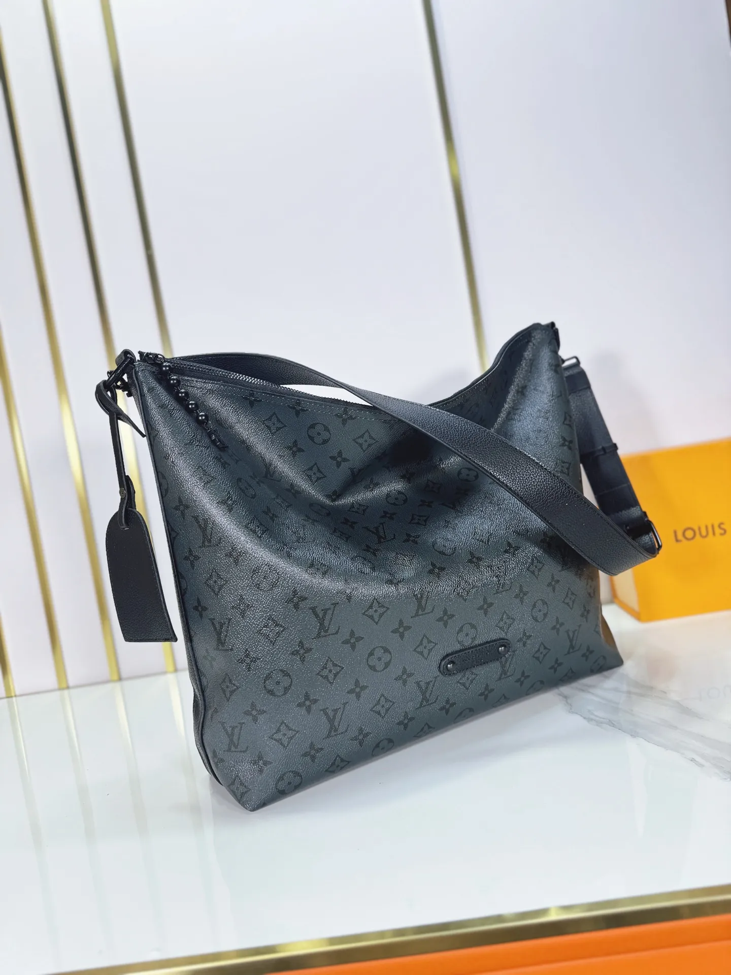 P260【LV METIS Handbag】M27856 M27181 M14018 This Métis made of Monogram canvas fulfills its promise with its own attitude. With its emphasis on lines and silhouettes, the Métis handbag combines the versatility required of a modern handbag with the elegance and charm of Louis Vuitton's heritage. Two detachable shoulder straps, can be used to carry, carry or carry on the shoulder.   Size 48x36x12cm