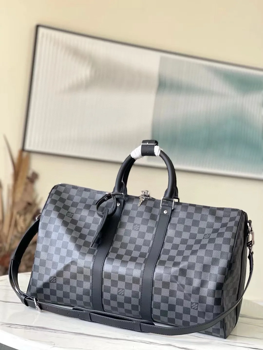 💰960 (size 45) top original order N41418 black grid with spacious capacity and flexible use. Durable, safe and reliable. Fashionable style, mature and stable. Features a secure double zipper and padlock, making it perfect for business or pleasure. Dimensions: 45 × 27 × 20 cm.