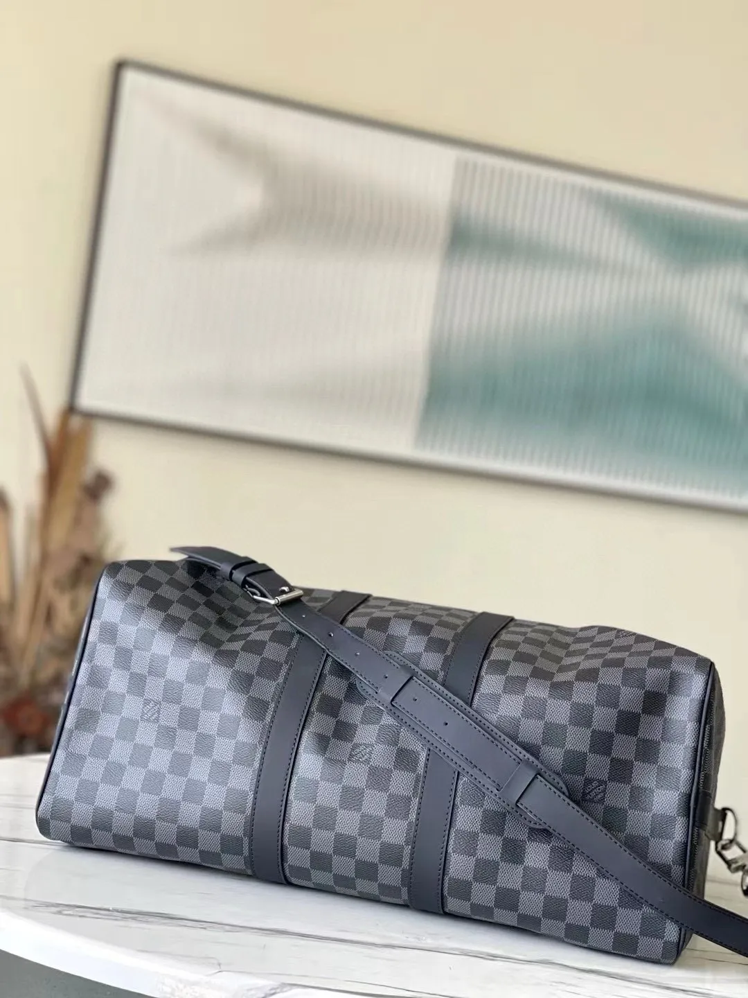💰960 (size 45) top original order N41418 black grid with spacious capacity and flexible use. Durable, safe and reliable. Fashionable style, mature and stable. Features a secure double zipper and padlock, making it perfect for business or pleasure. Dimensions: 45 × 27 × 20 cm.