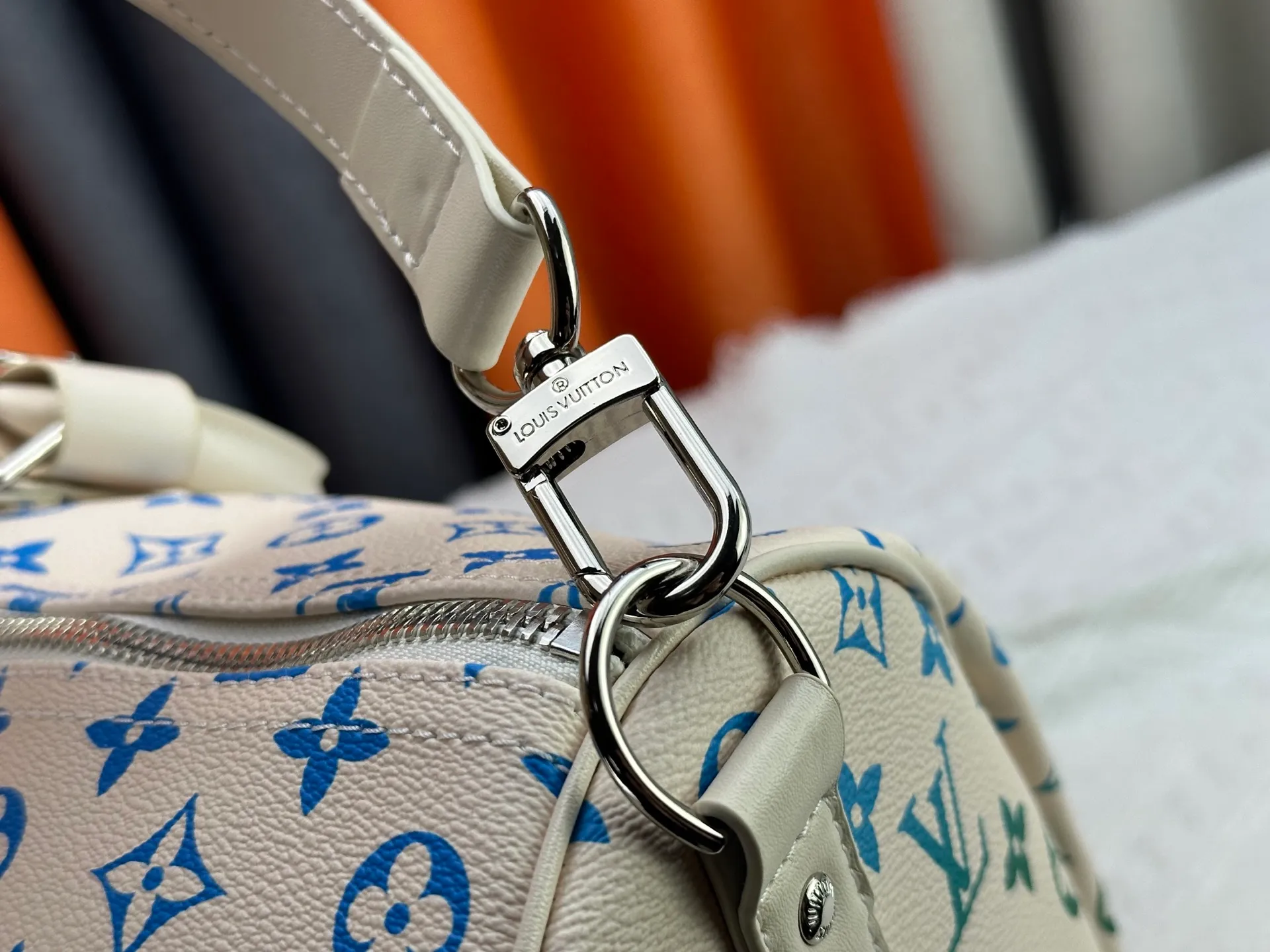 P420 new arrival M13745 41416 13915 Gradient three-color series LV2025 spring and summer and Takashi Murakami joint model Fashion is a cycle to celebrate the 20th anniversary of the joint name Size: 50.0X29.0X23.0cm